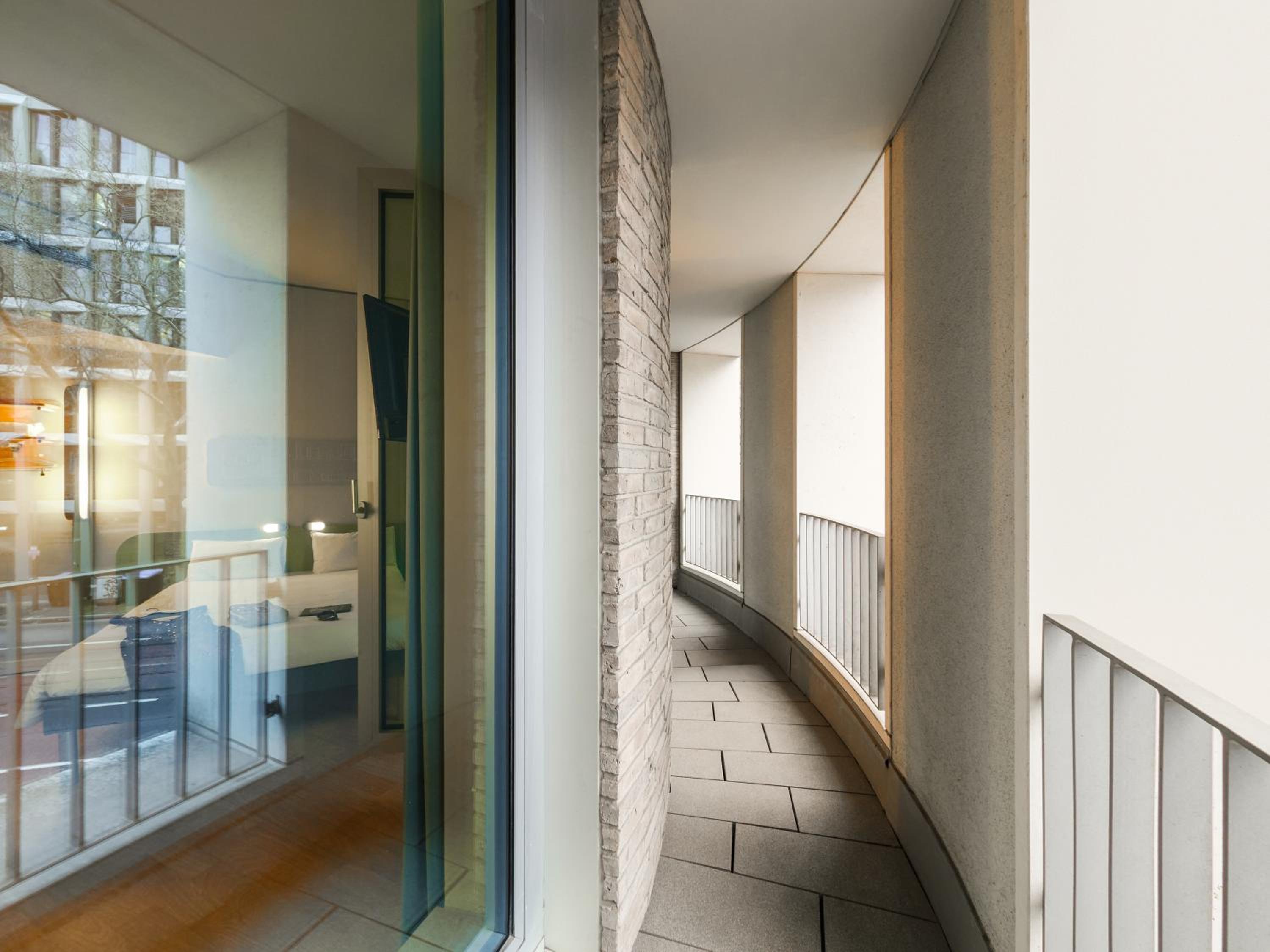 Standard Double Room with Balcony - Photo 7