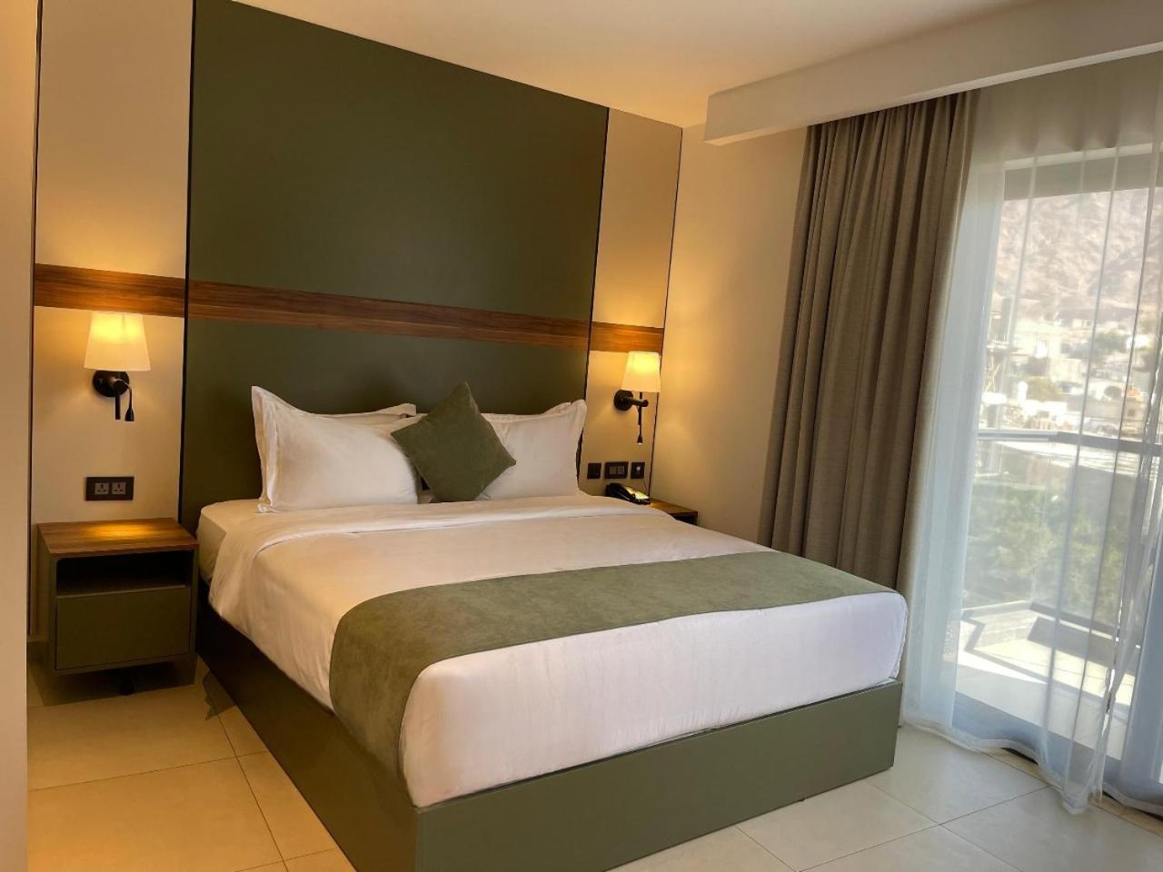 Deluxe Double Room with Balcony photo 2