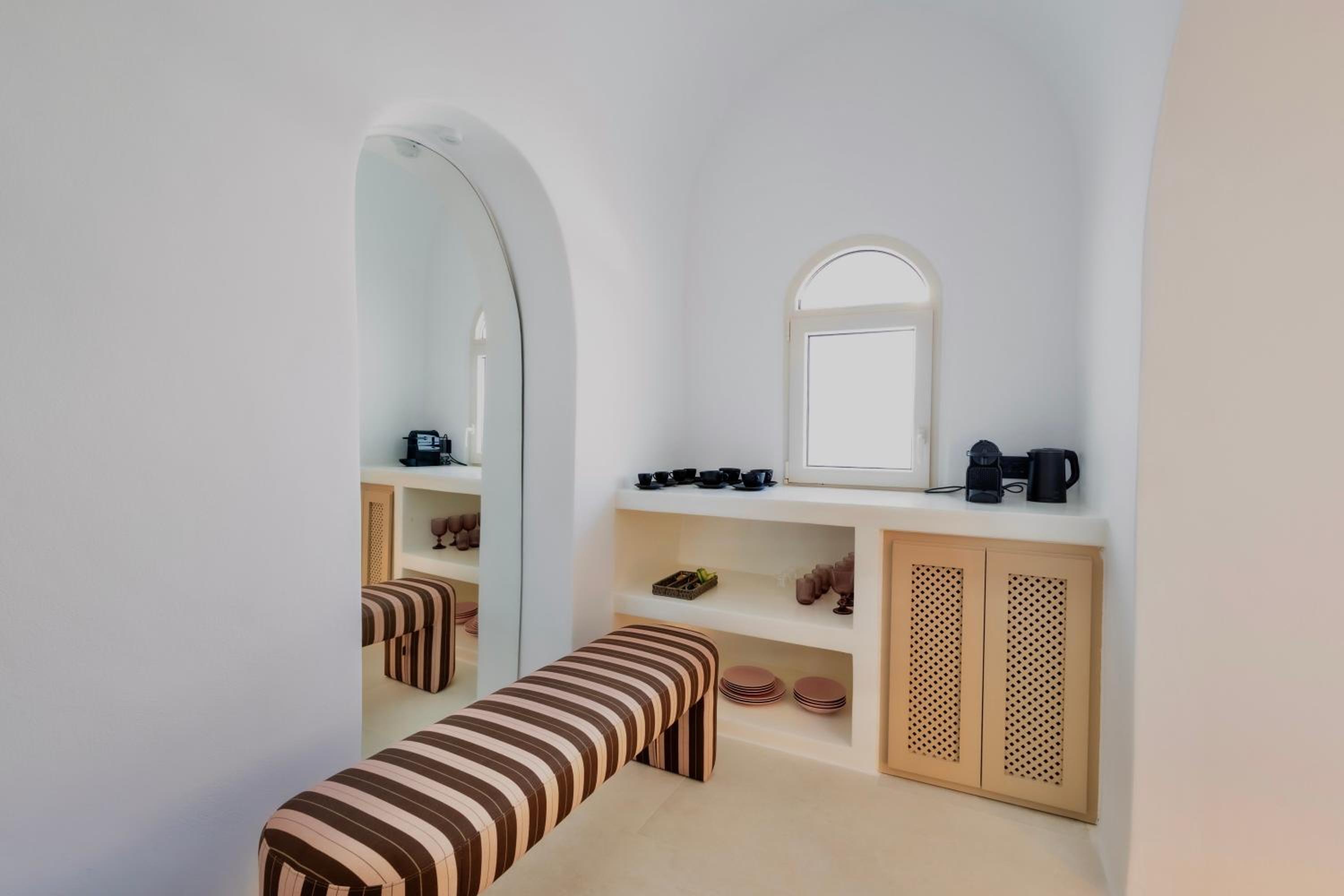 Premium Suite with Private Hot Tub - Photo 2