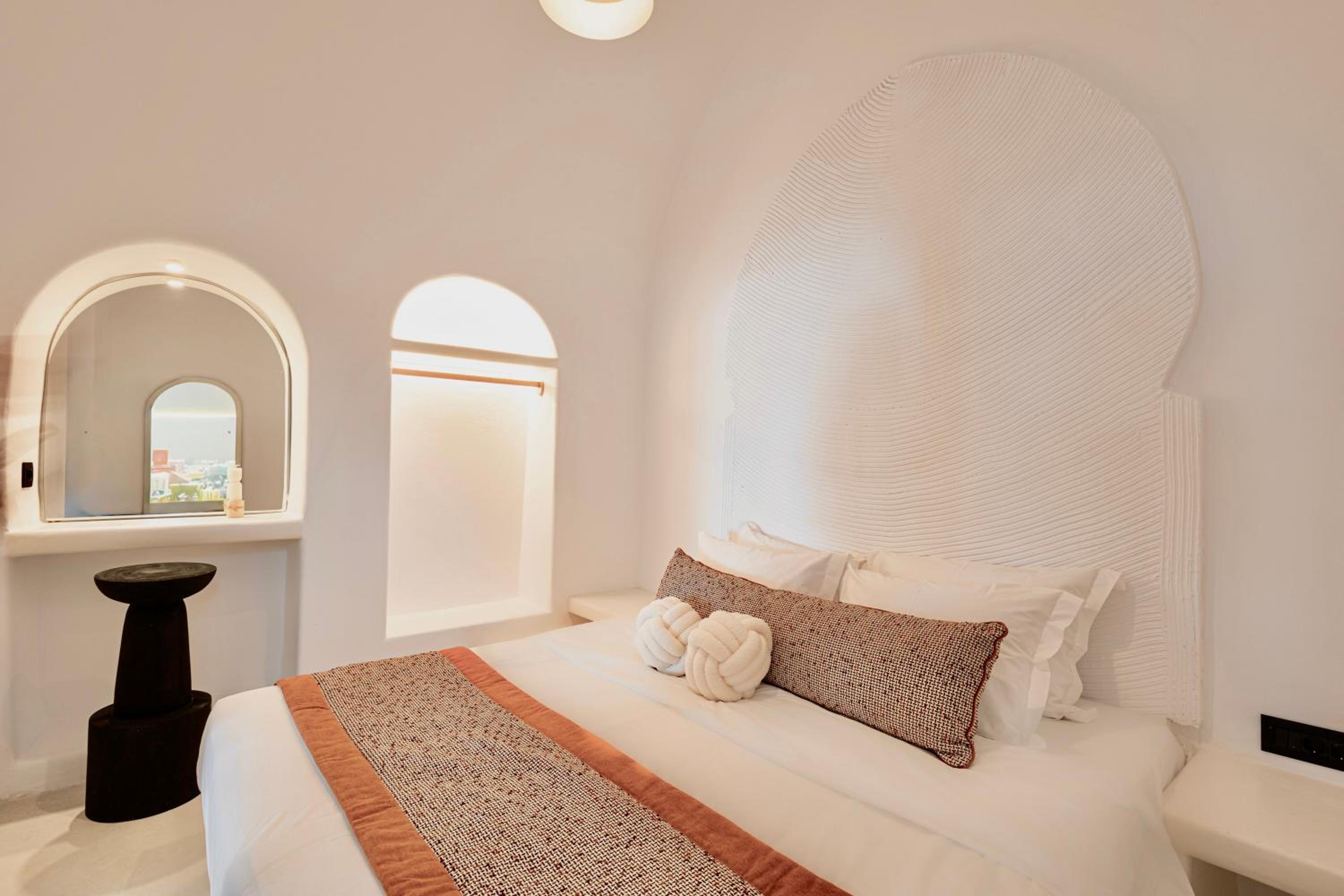 Premium Suite with Private Hot Tub - Photo 8