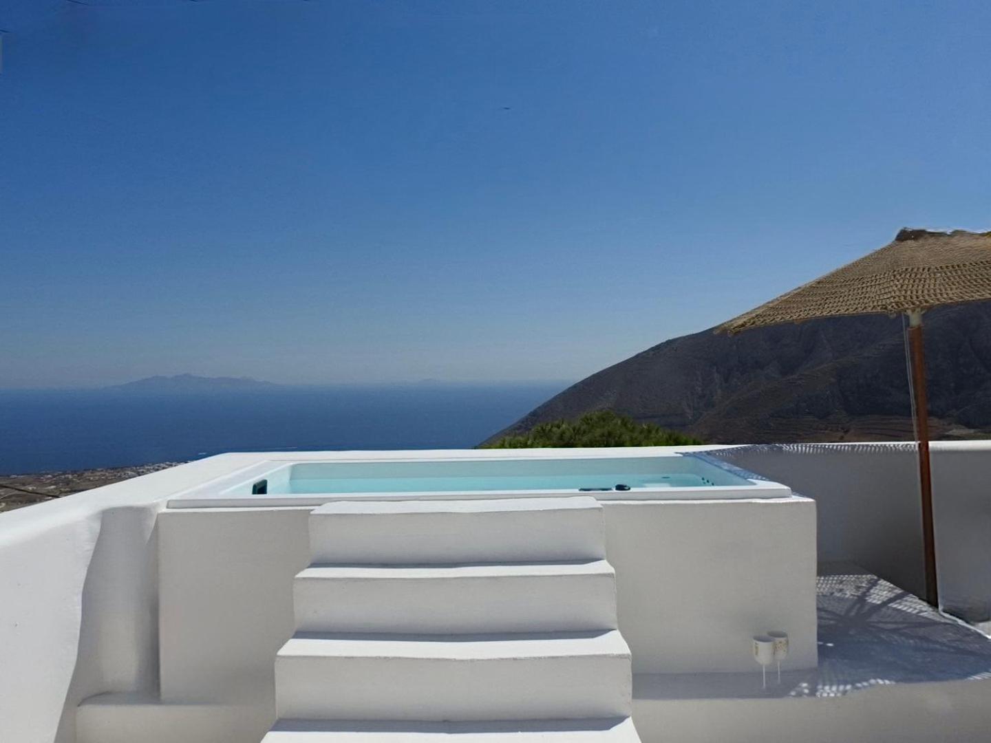 Deluxe Suite with Outdoor Heated Plunge Pool - Photo 3