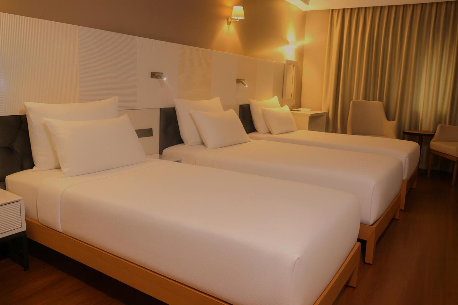 Standard Triple Room with City View - Non-Smoking - Photo 2