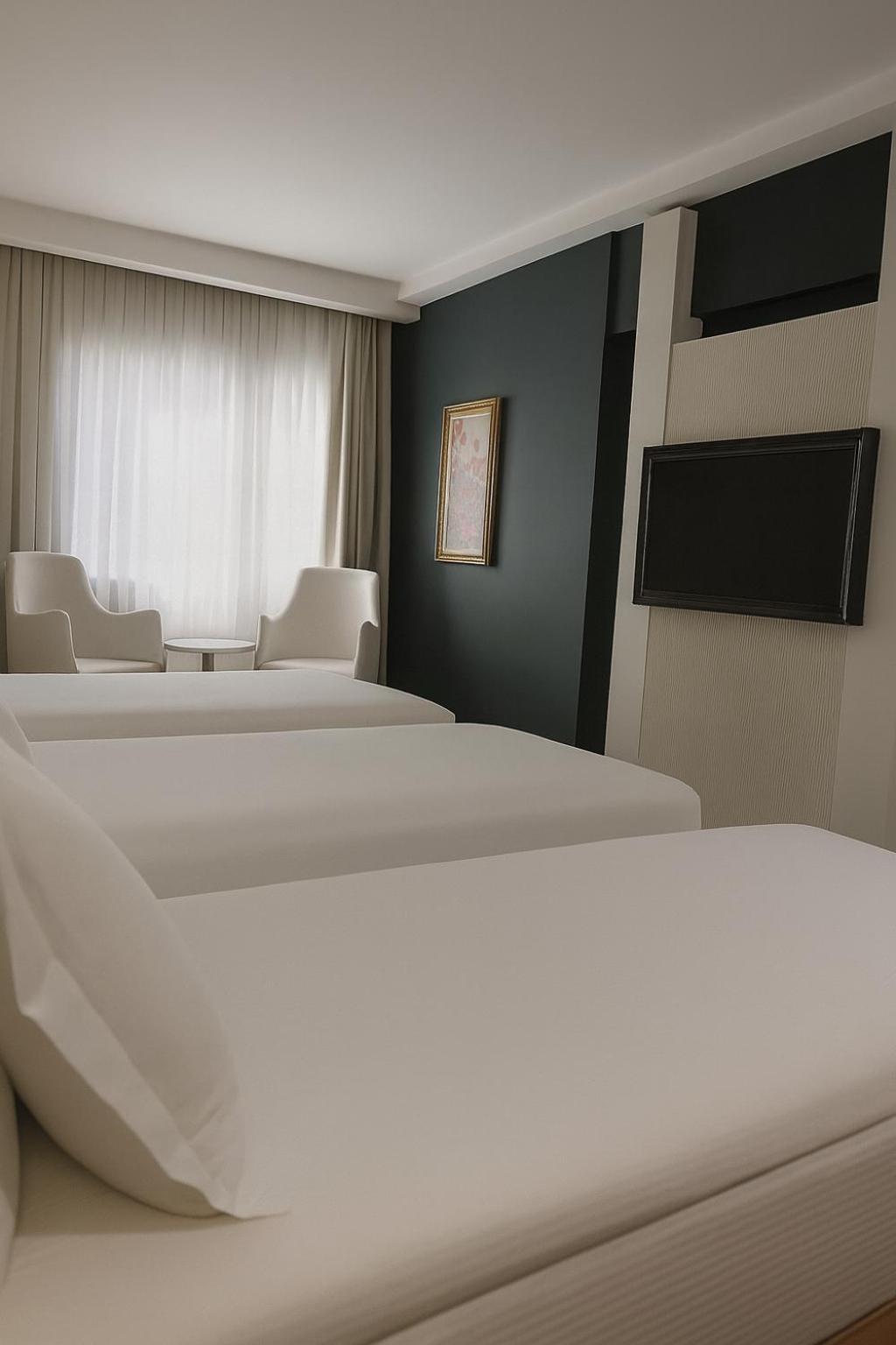 Standard Triple Room with City View - Non-Smoking - Photo 1