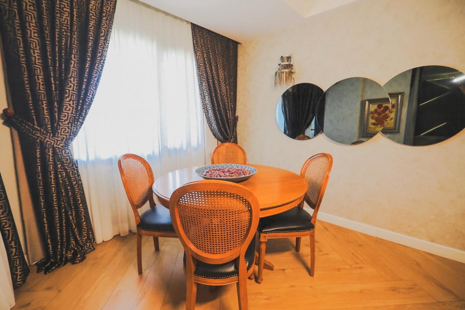 King Suite with Spa Bath, Balcony and City View - Non-Smoking - Photo 6