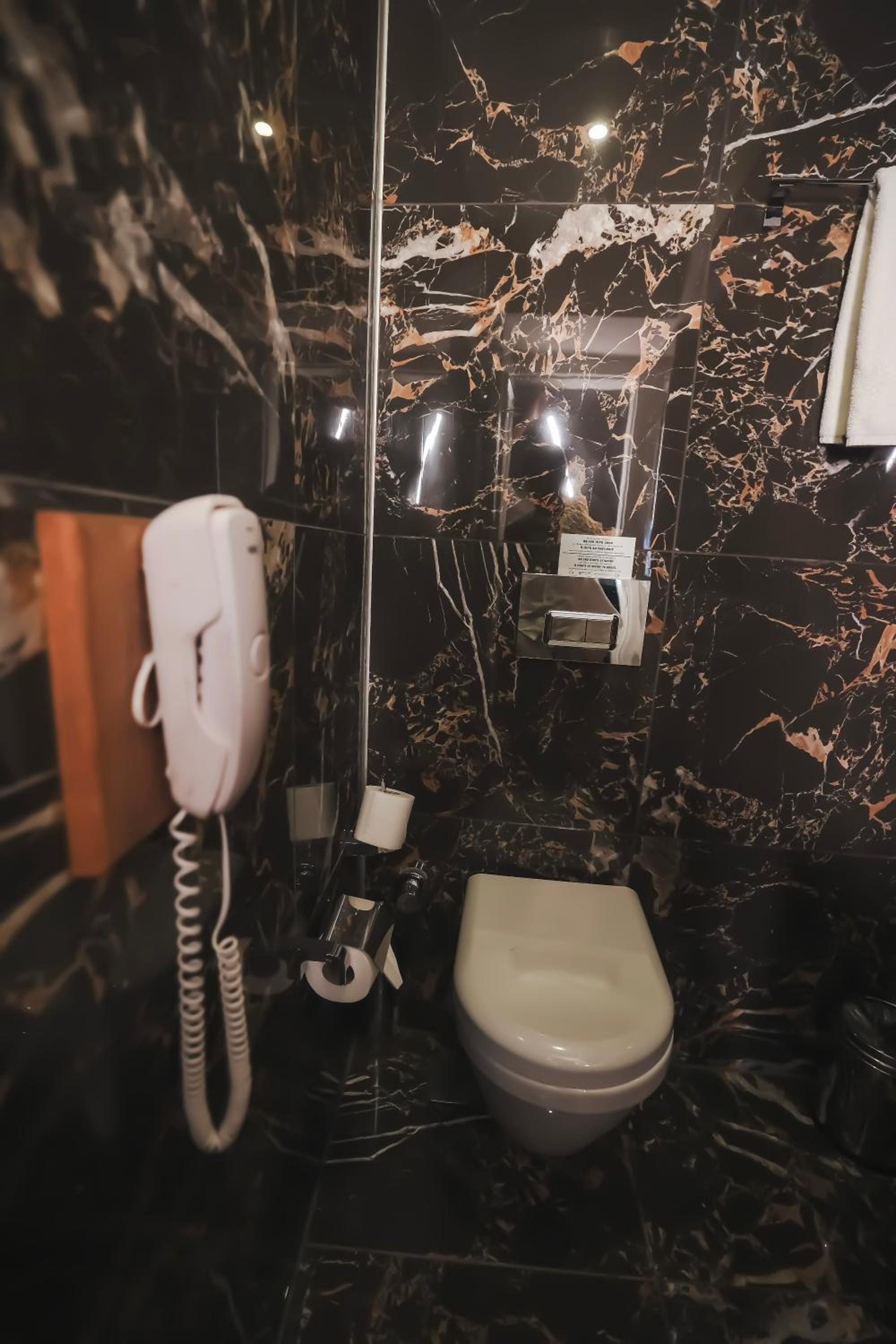 King Suite with Spa Bath, Balcony and City View - Non-Smoking - Photo 10