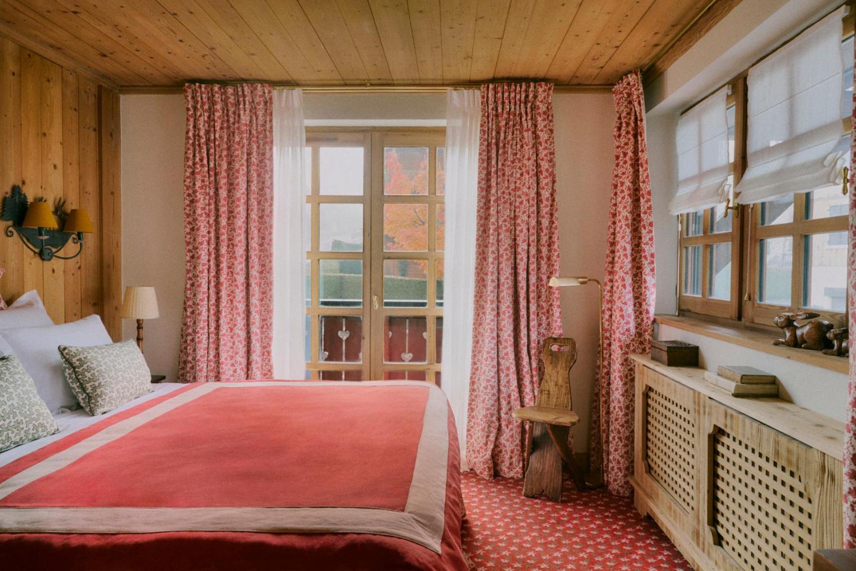 Superior Room with Balcony - Photo 6
