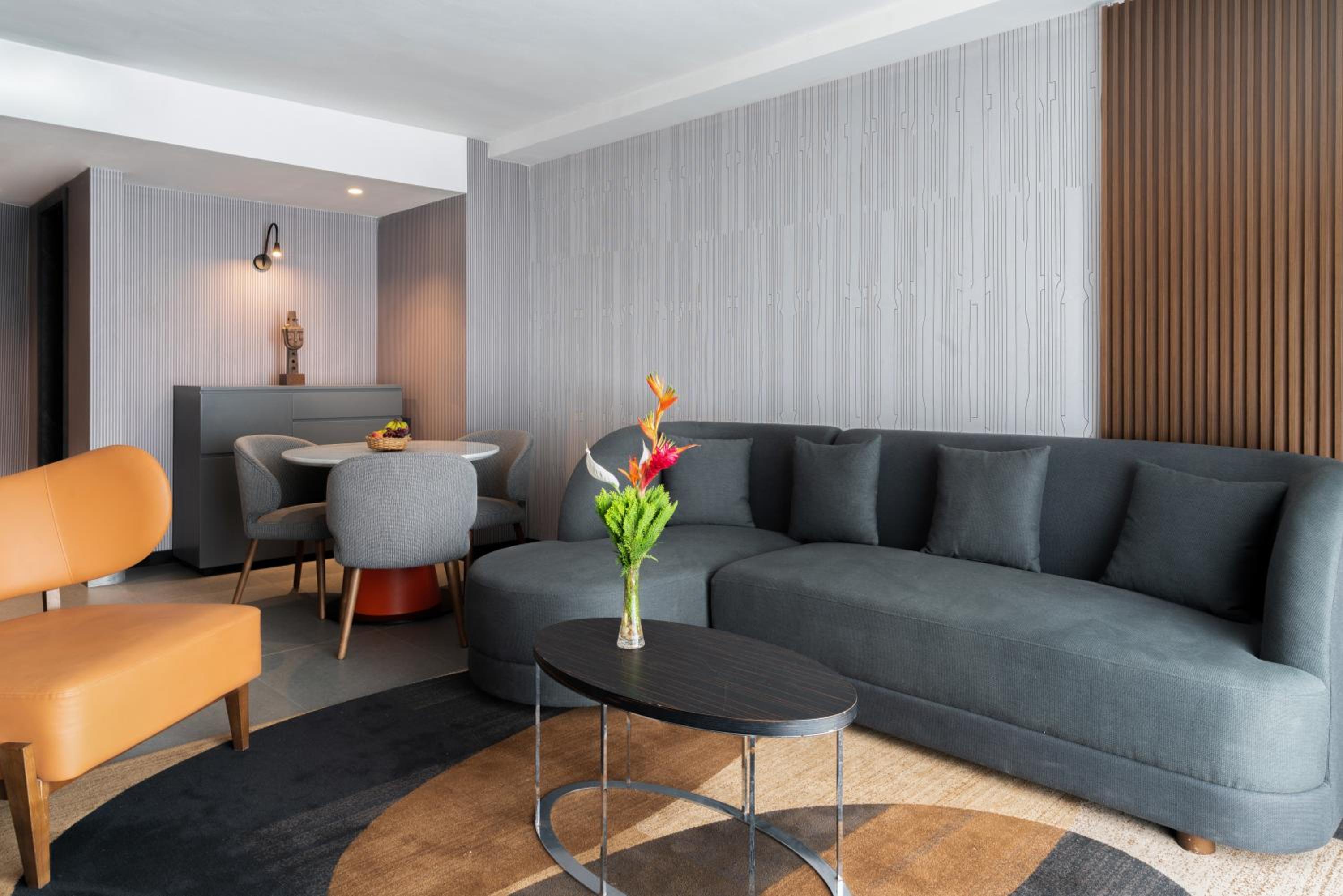 Executive Suite One King