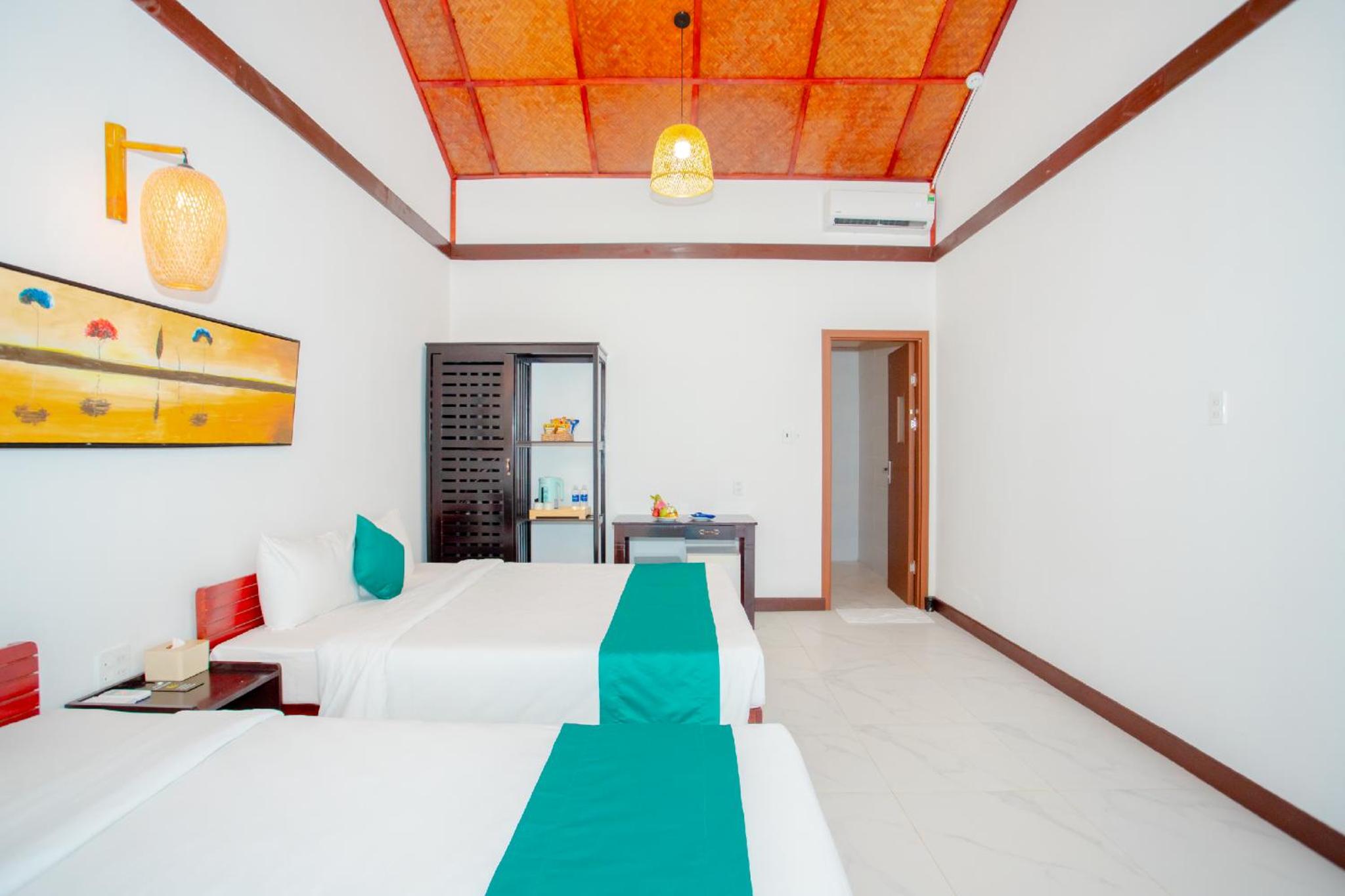 Deluxe Twin Room with Sea View - Photo 3