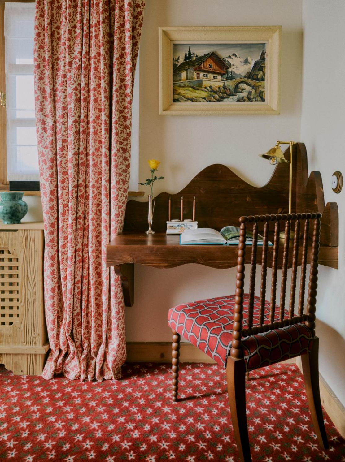 Superior Room with Balcony - Photo 4