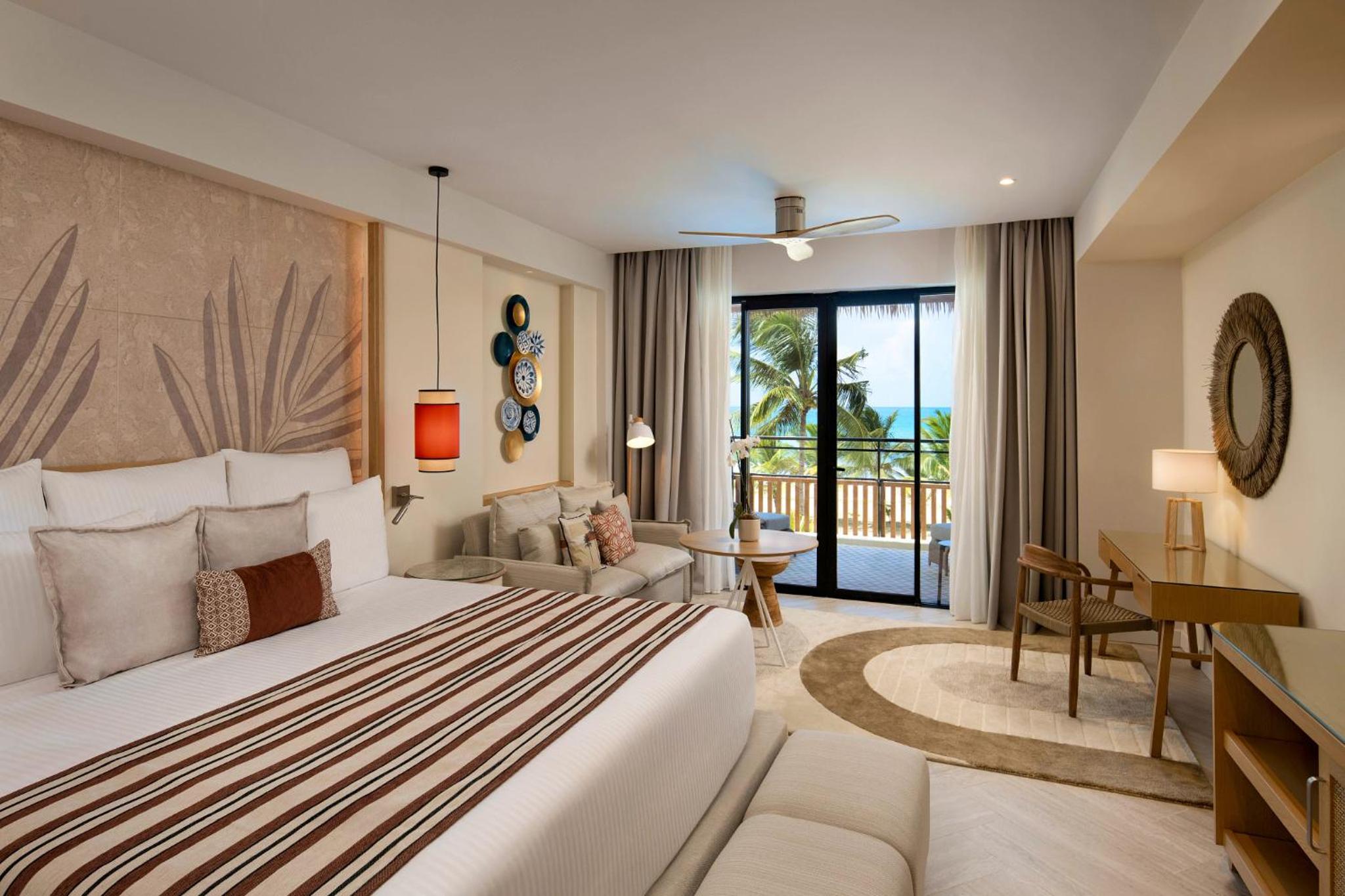 Preferred Club Junior Suite Ocean Front King Bed