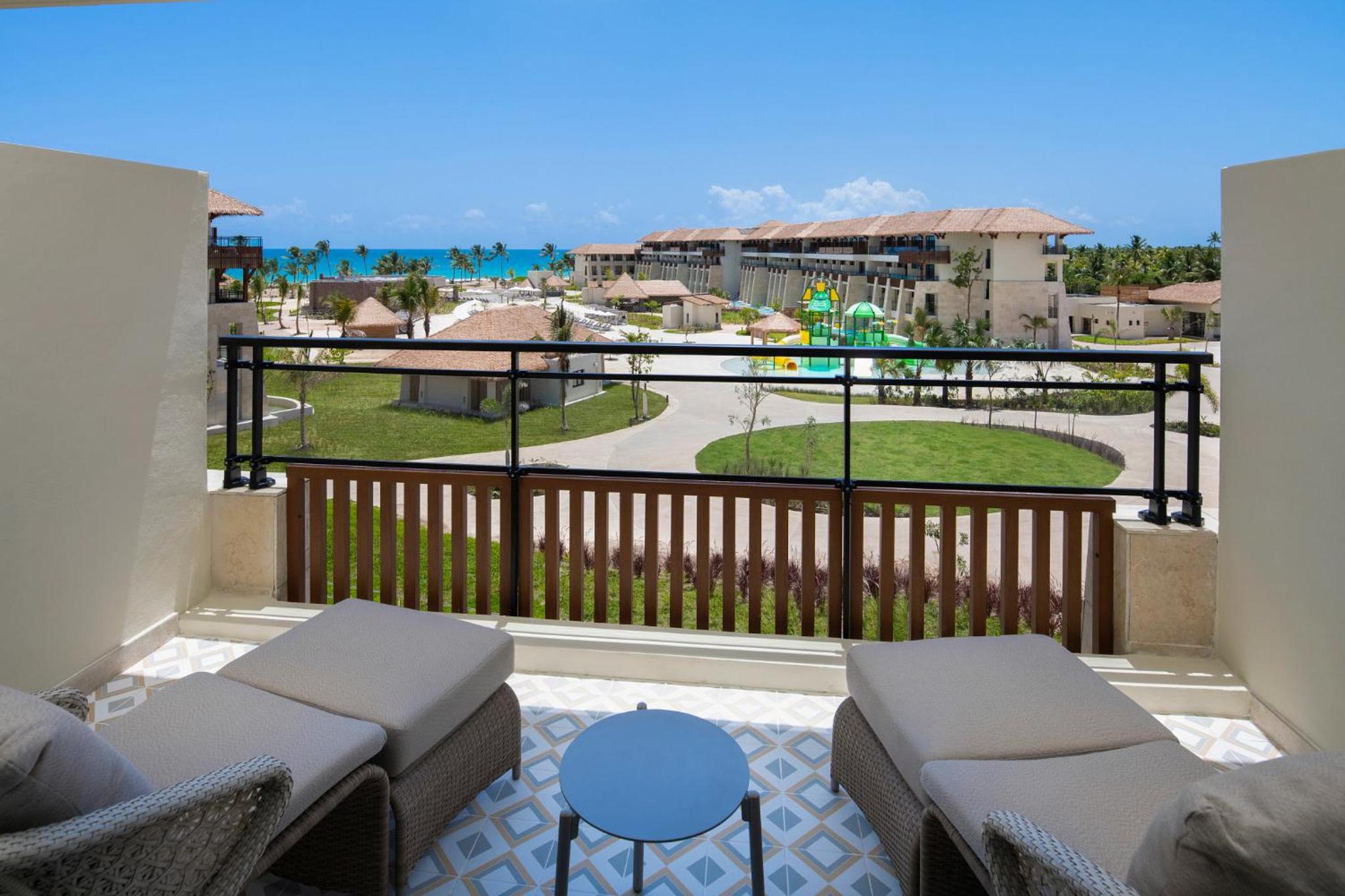 Junior Suite Partial Ocean View King Bed