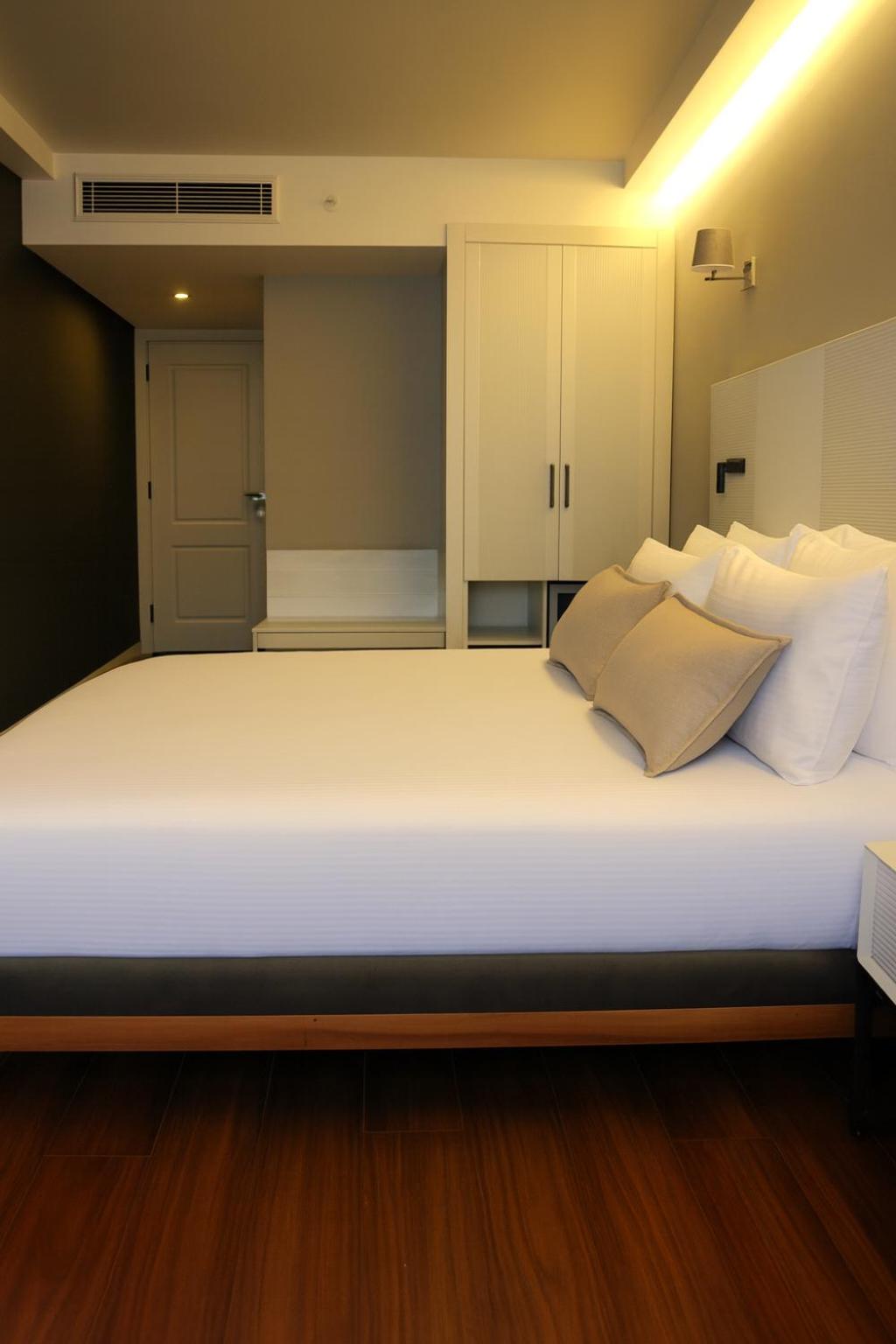 Family Double Suite with Sofa Bed and City View - Non-Smoking - Photo 4