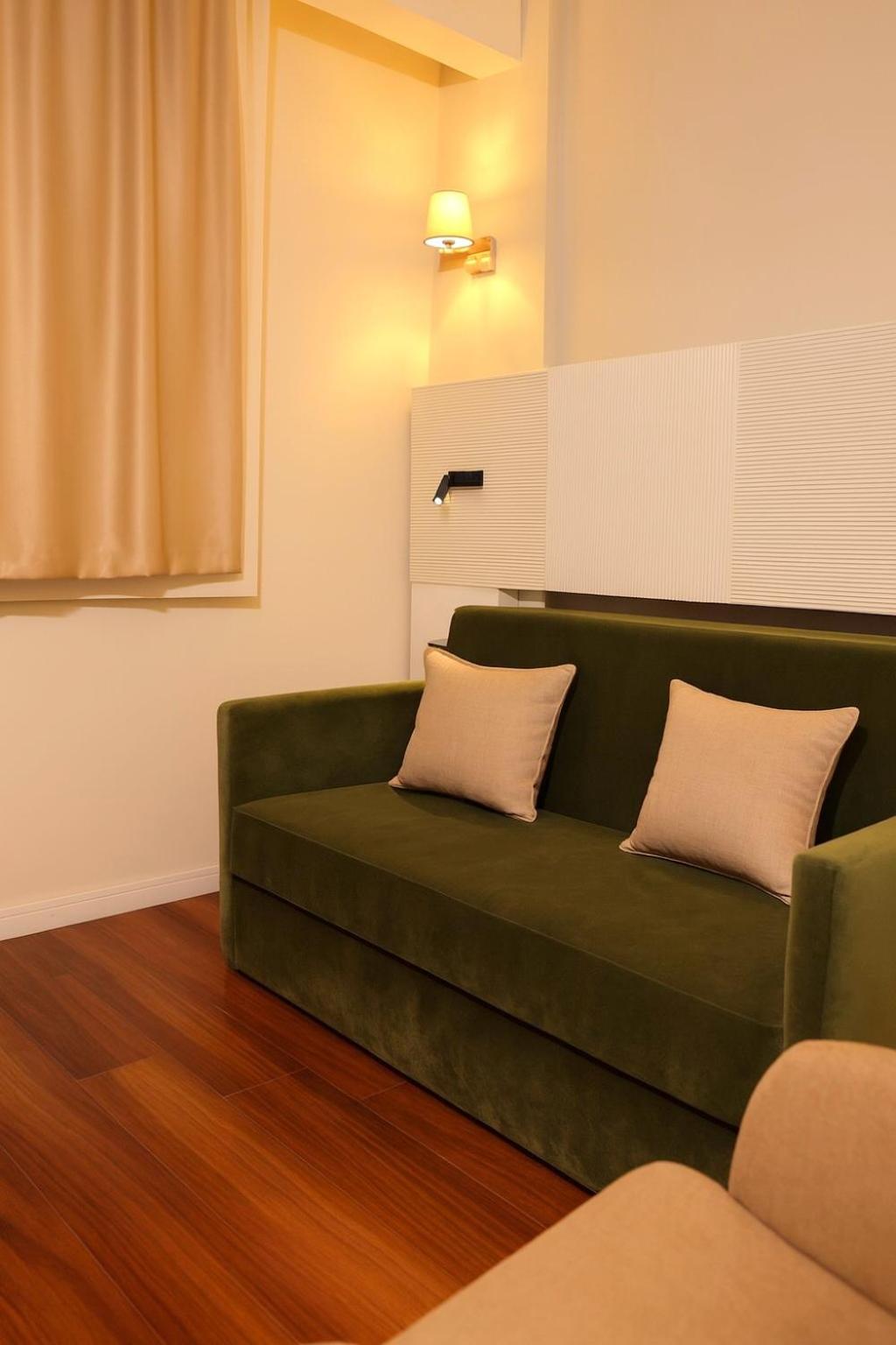 Family Double Suite with Sofa Bed and City View - Non-Smoking - Photo 2