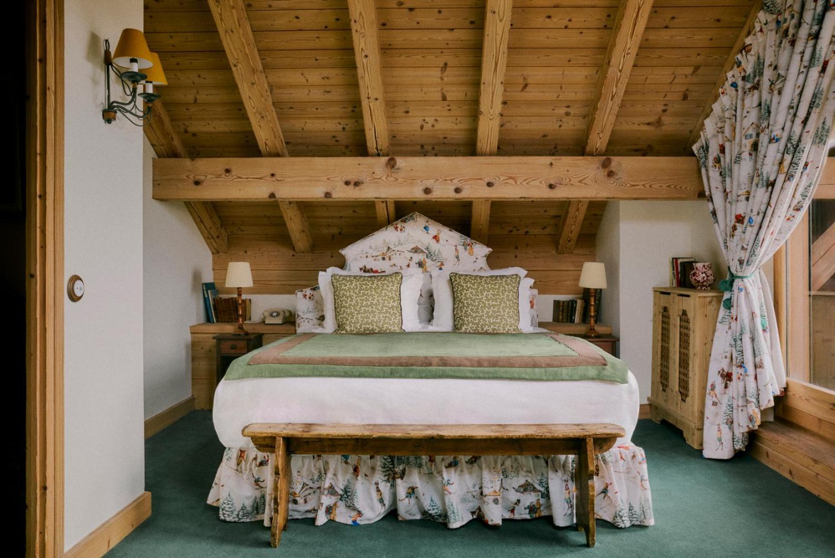 Suite - Photo 1