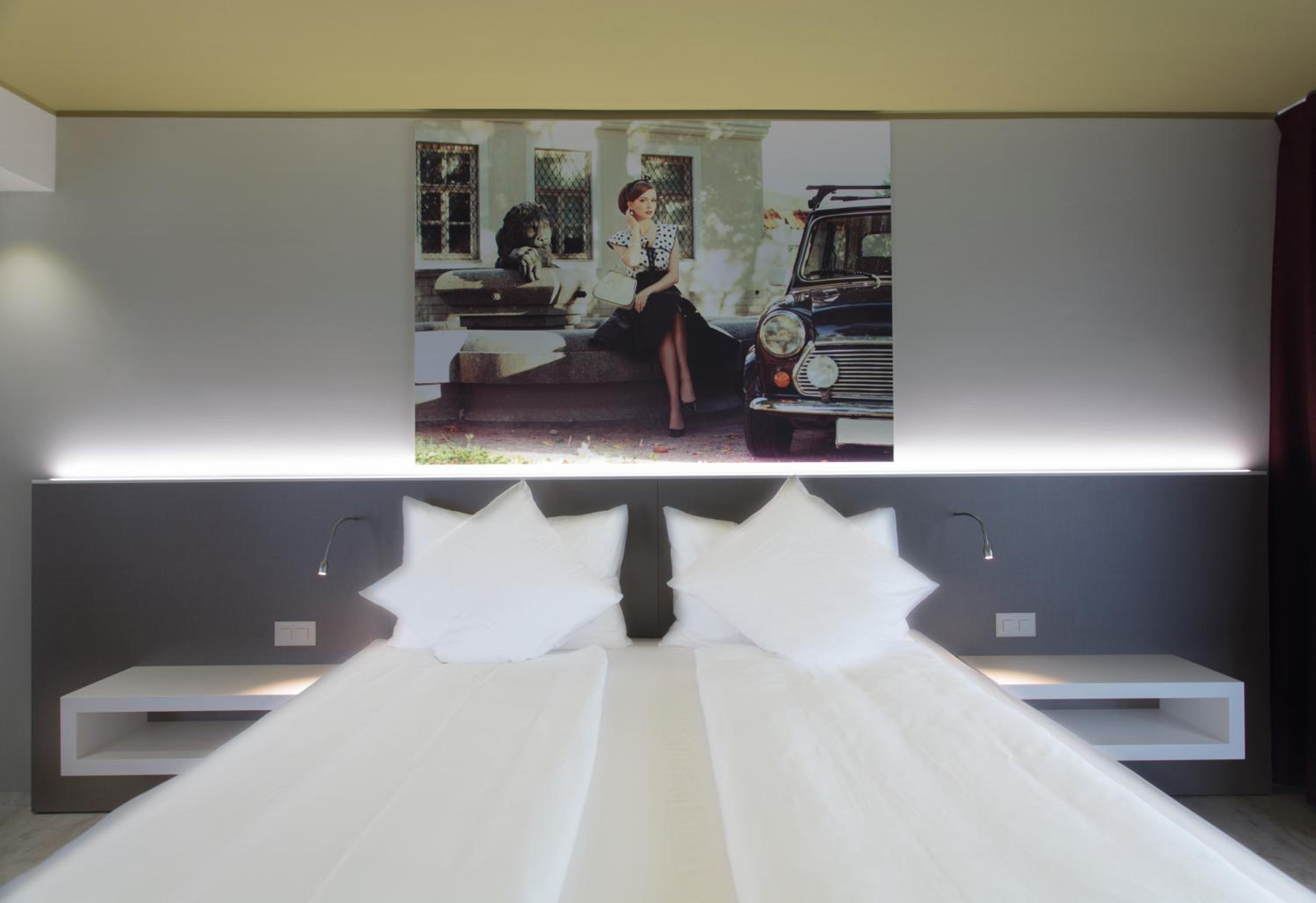 Superior Double Room thumbnail 6