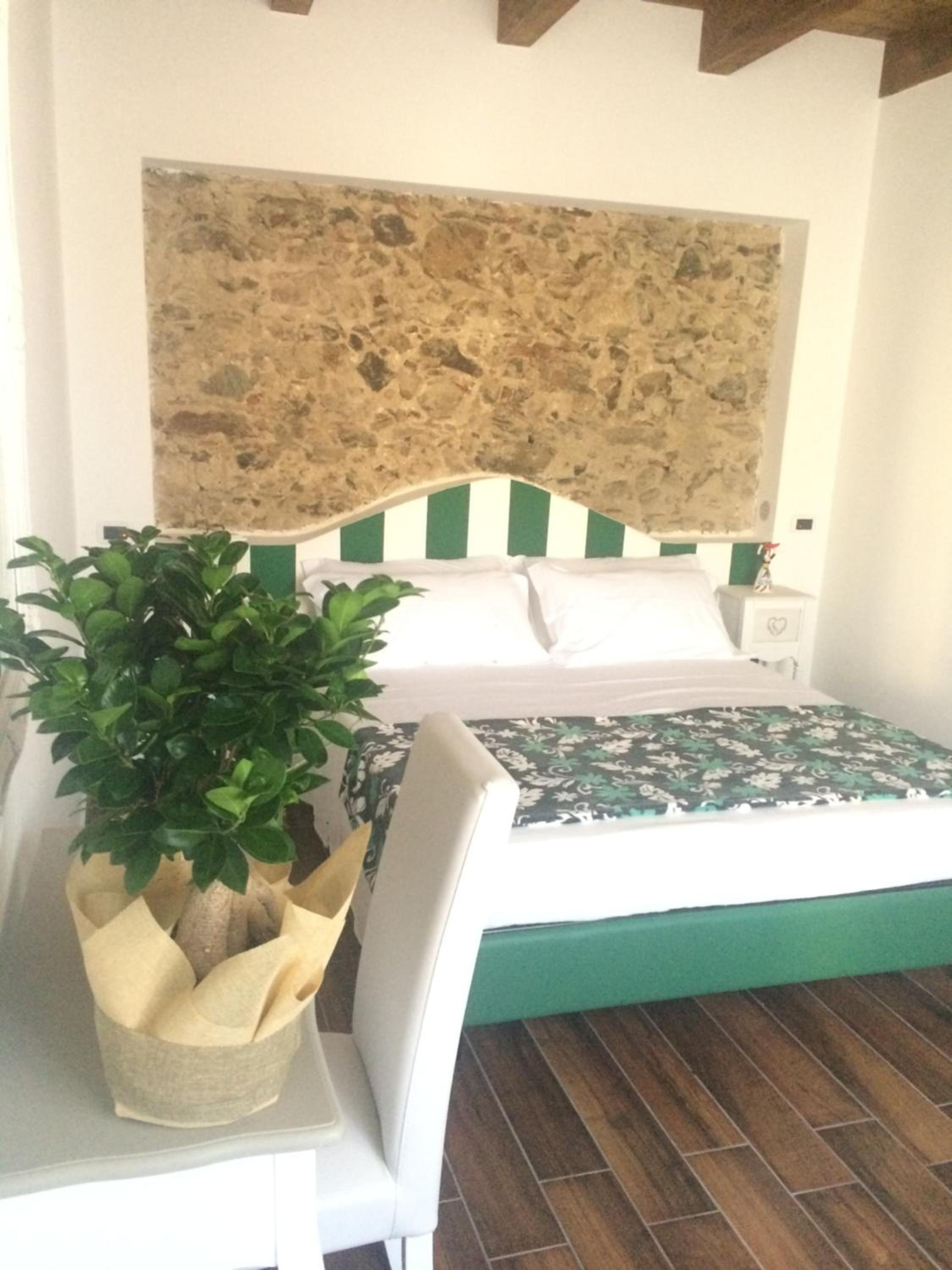 Double Room - Photo 17