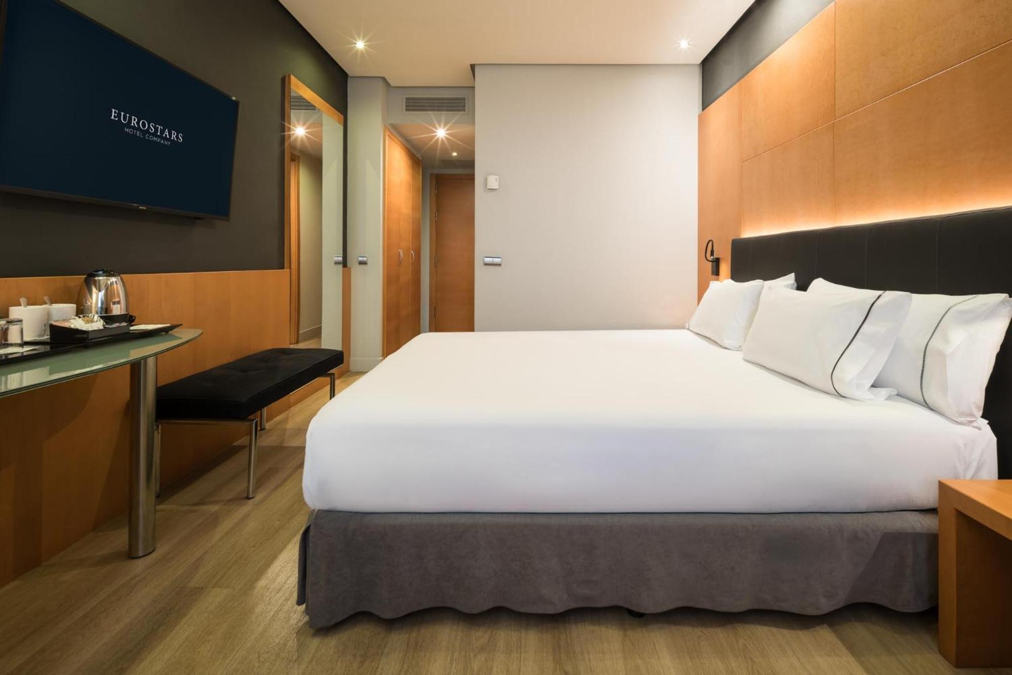Double or Twin Room - Photo 2