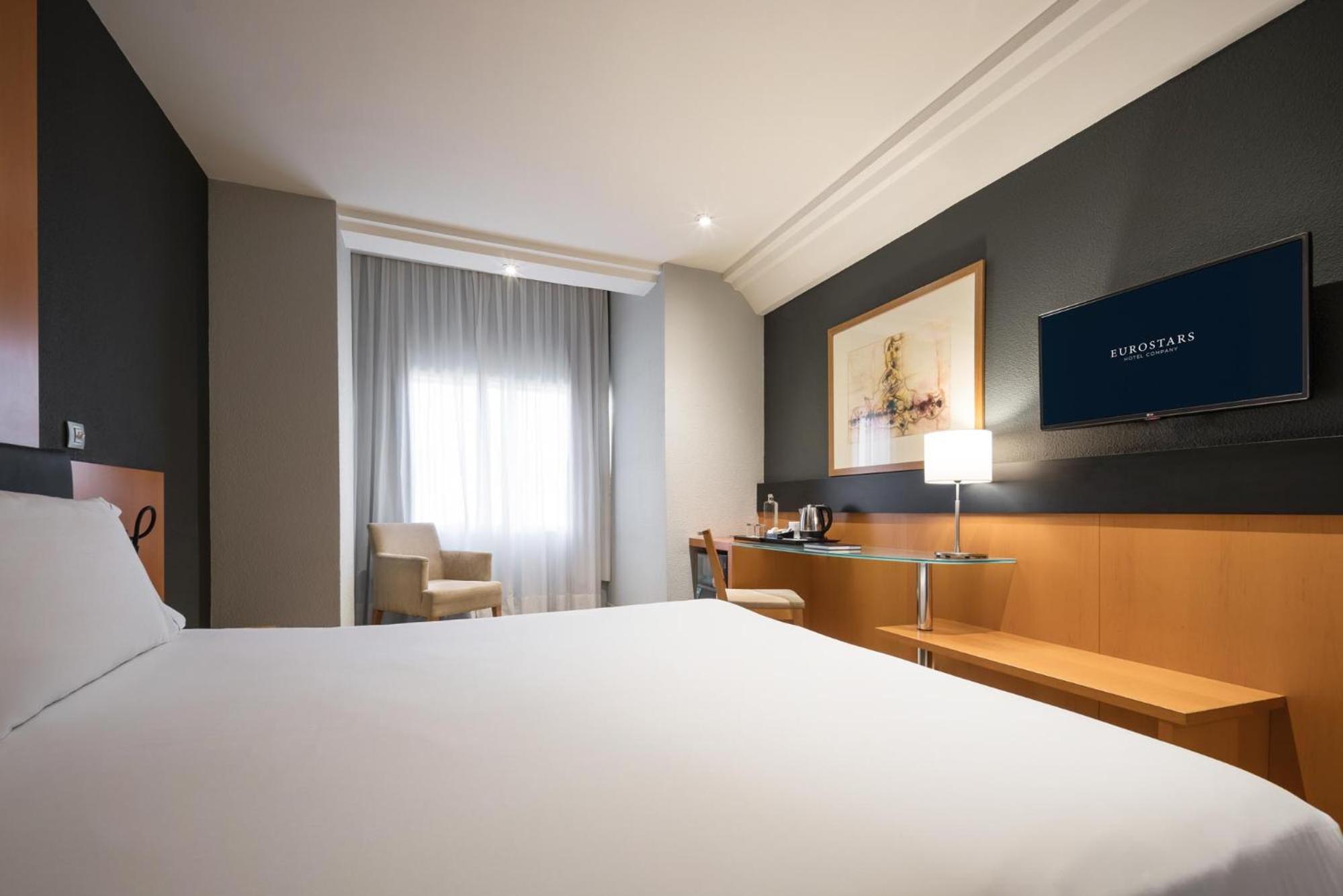 Double or Twin Room - Photo 8