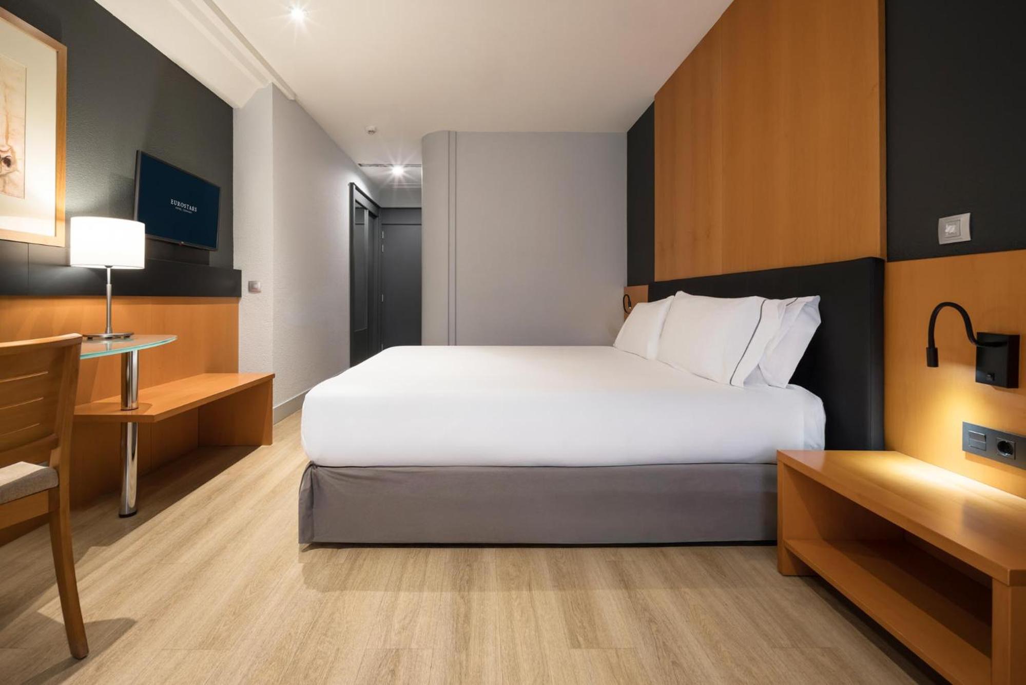 Double or Twin Room - Photo 6