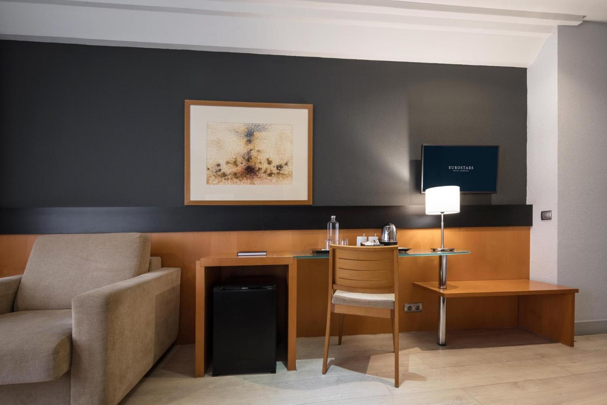 Family Room - Photo 3