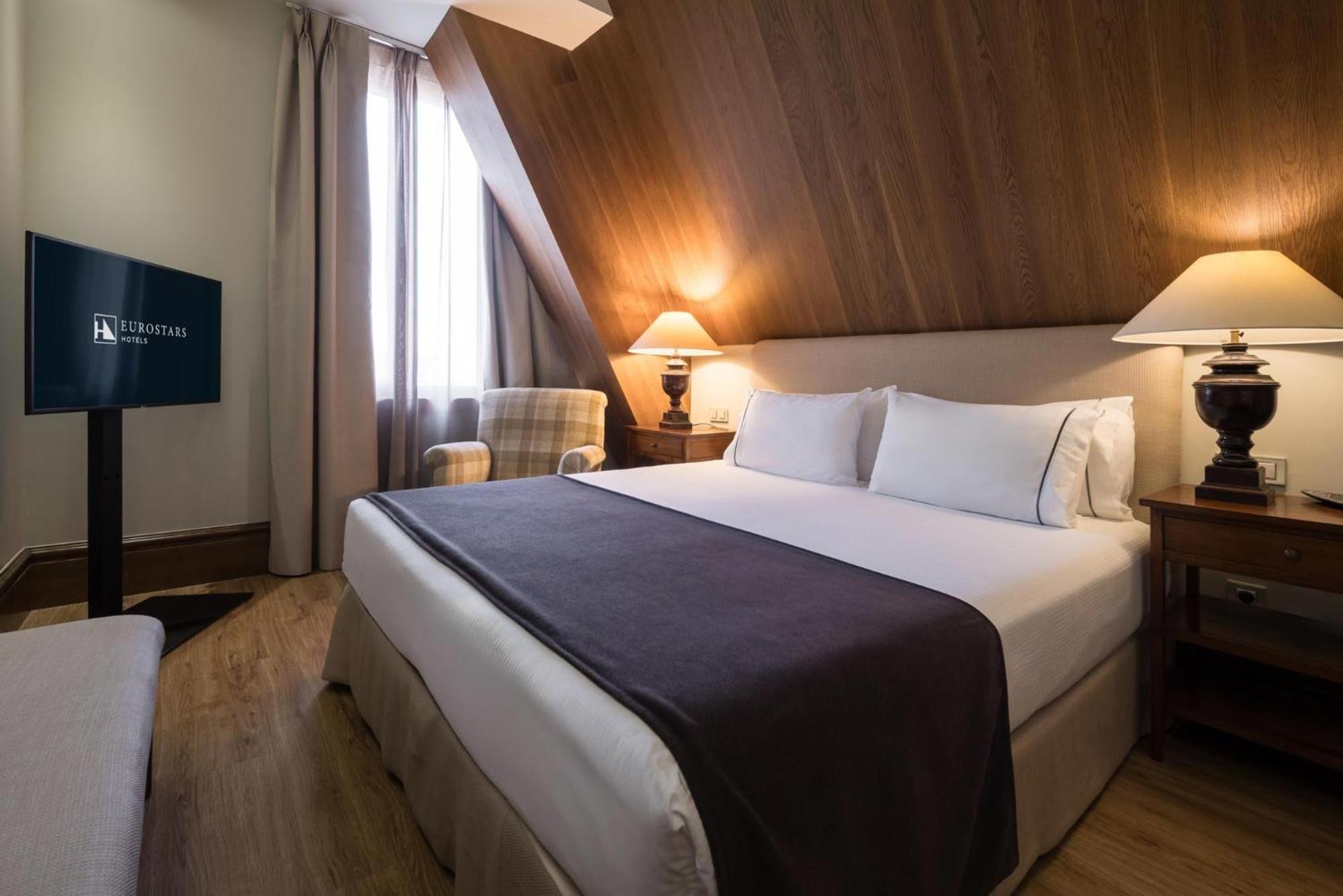 Double or Twin Room connecting room - Photo 13