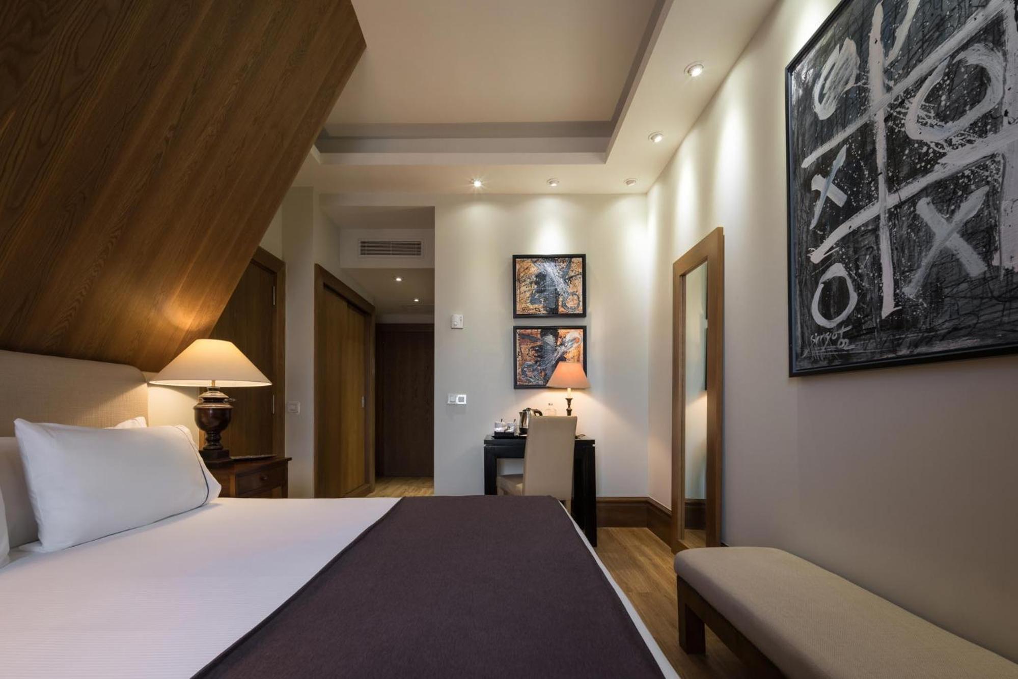 Double or Twin Room connecting room - Photo 9