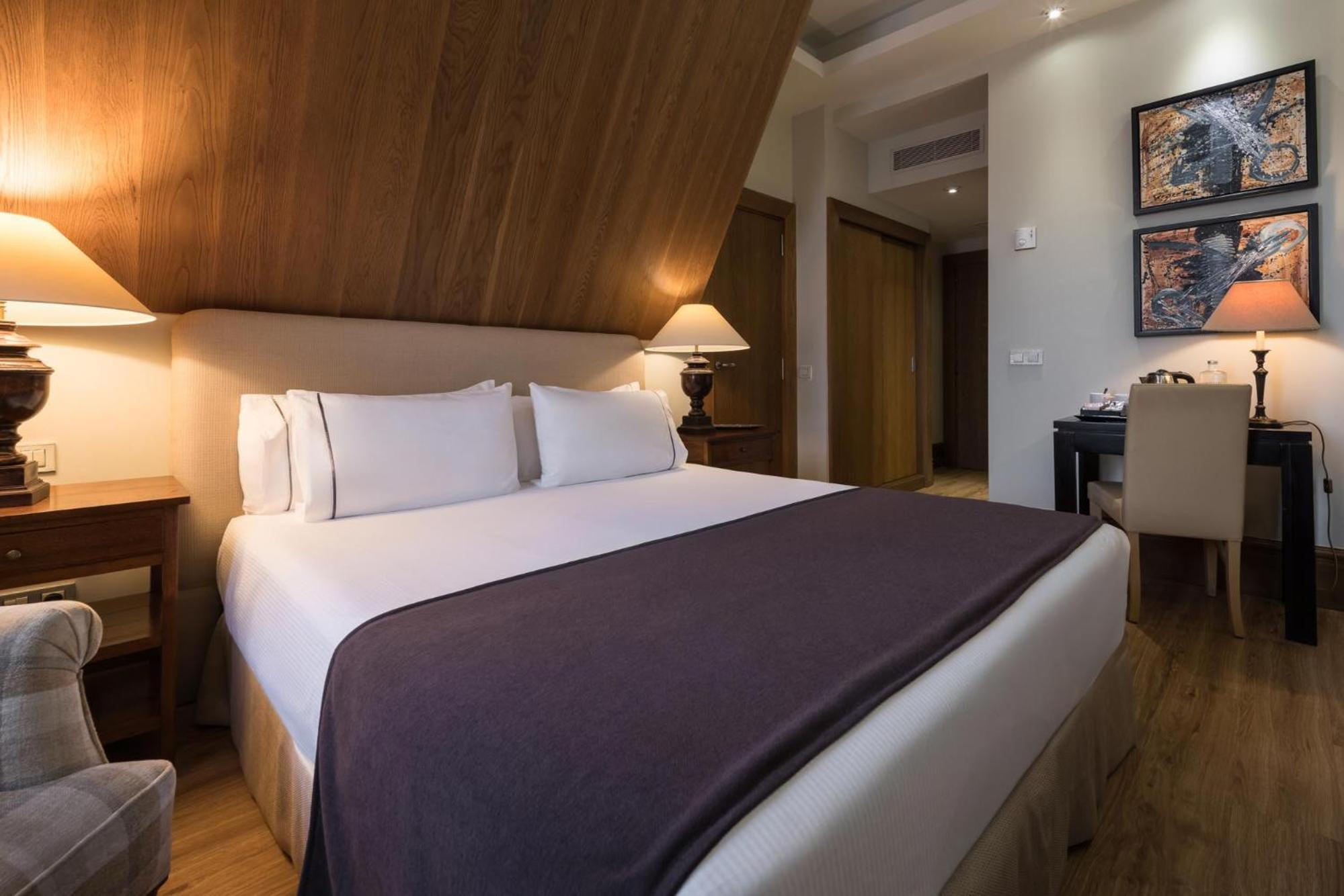 Double or Twin Room connecting room - Photo 12