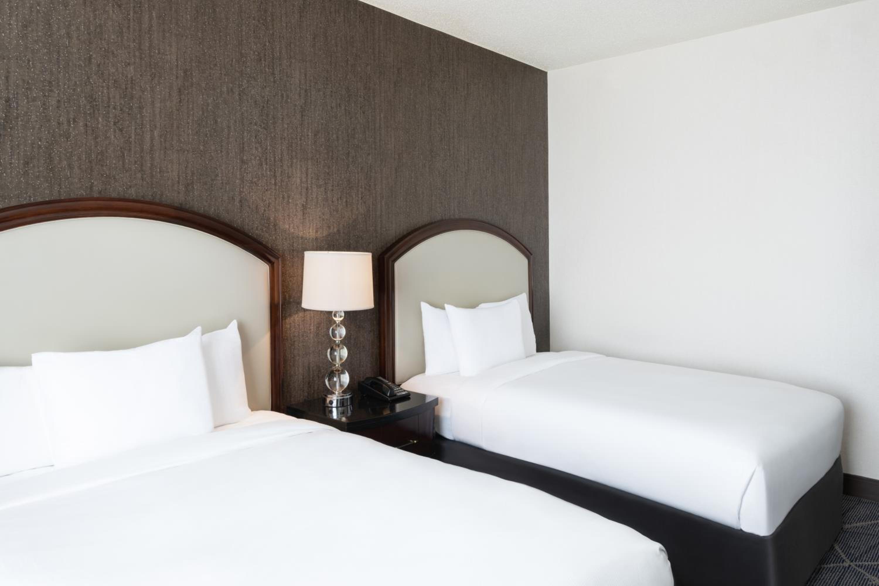 Double Room with Two Double Beds and View - Photo 4