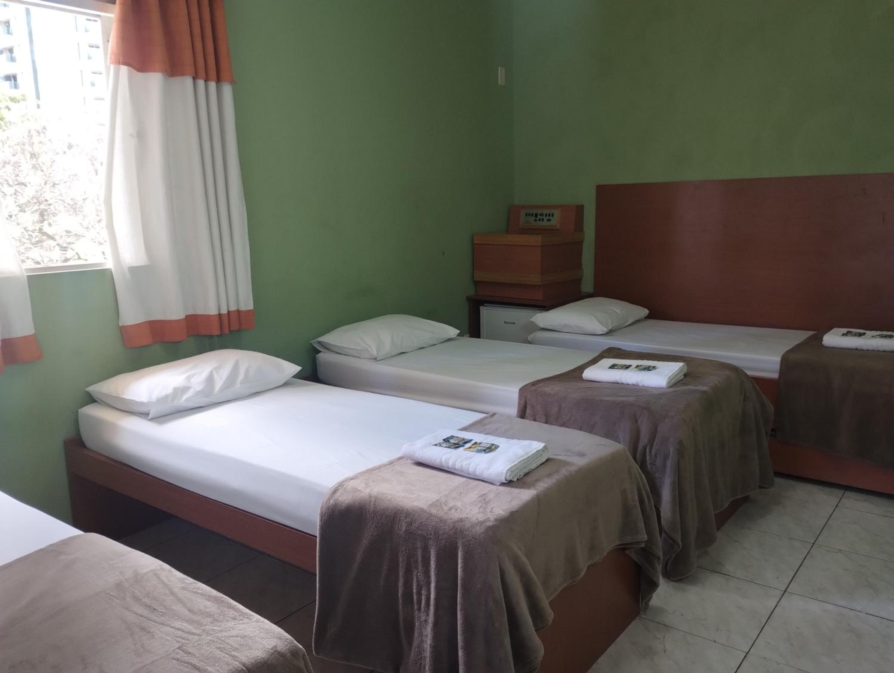 Standard Quadruple Room - Photo 8