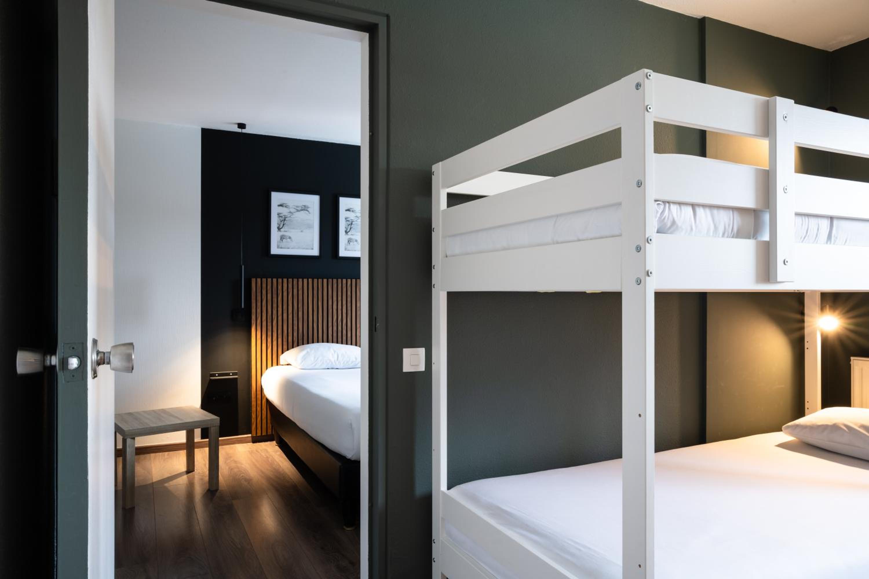 Standard Quadruple Room with One Double and Two Single Beds photo 3