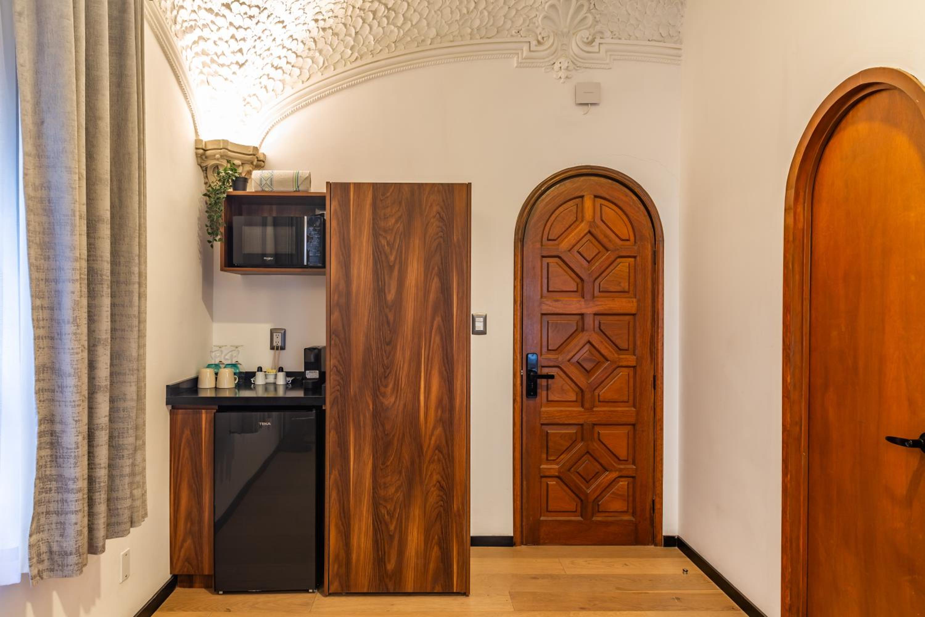 Standard Double Room - Photo 10