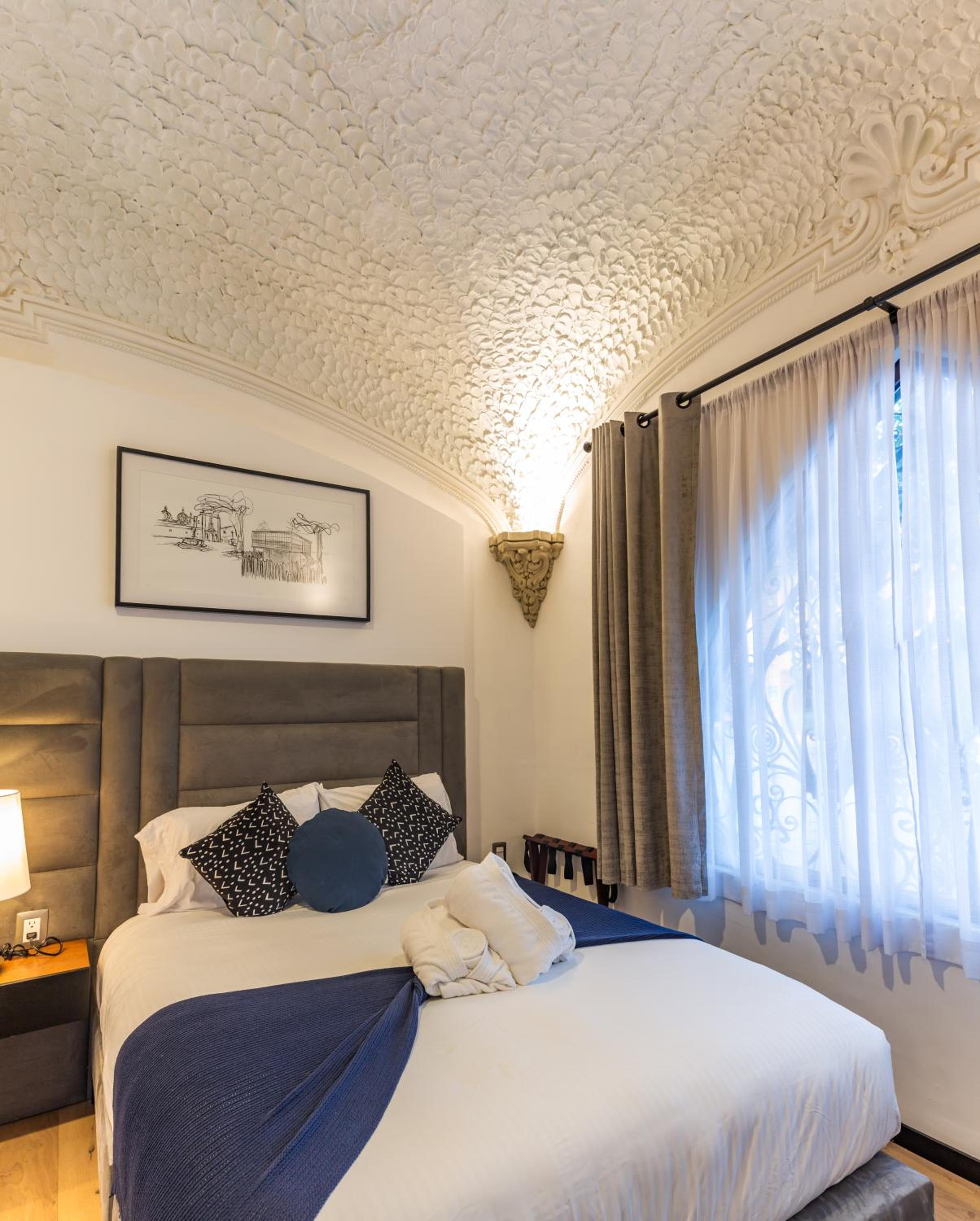 Standard Double Room - Photo 8
