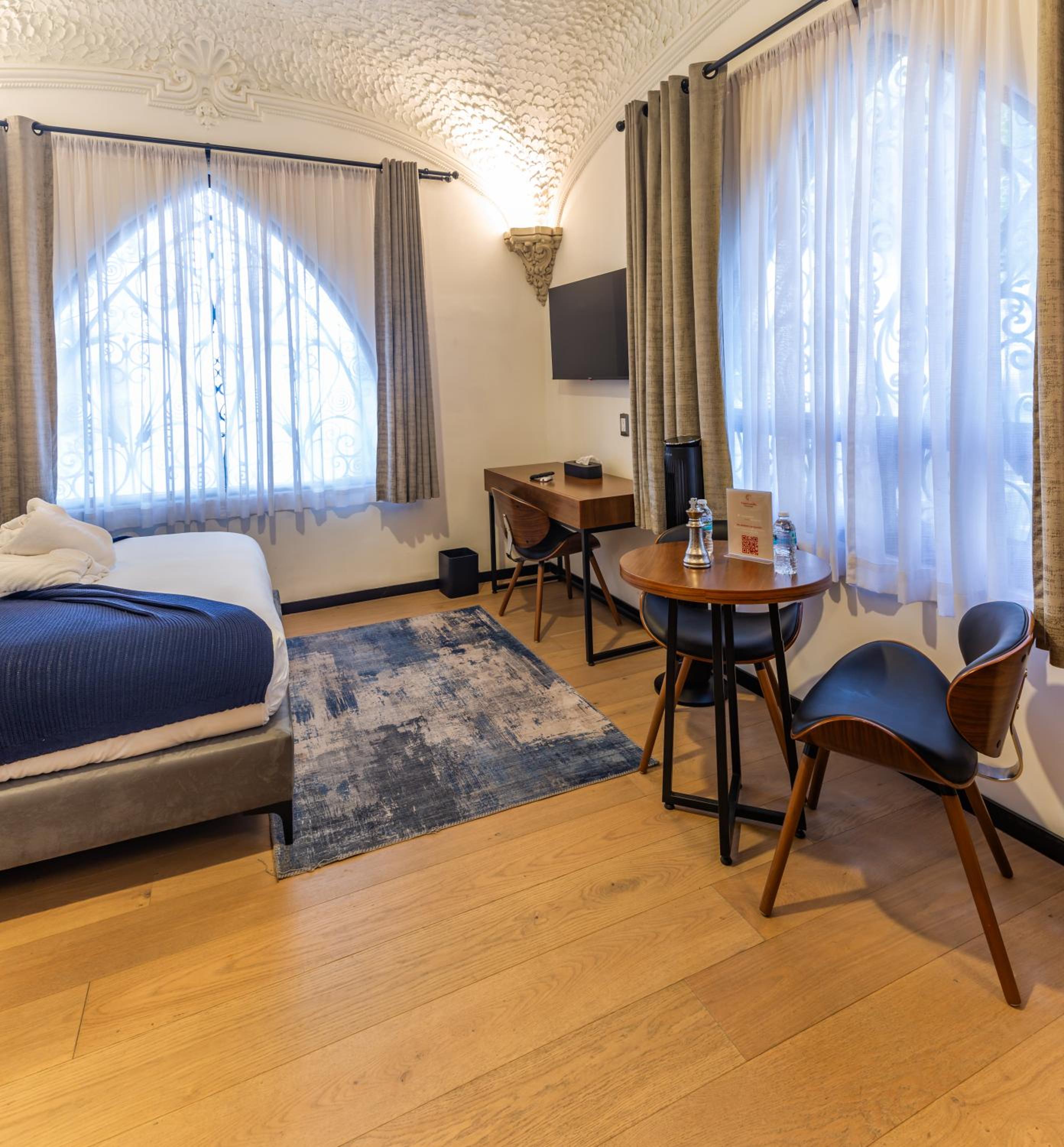 Standard Double Room - Photo 11