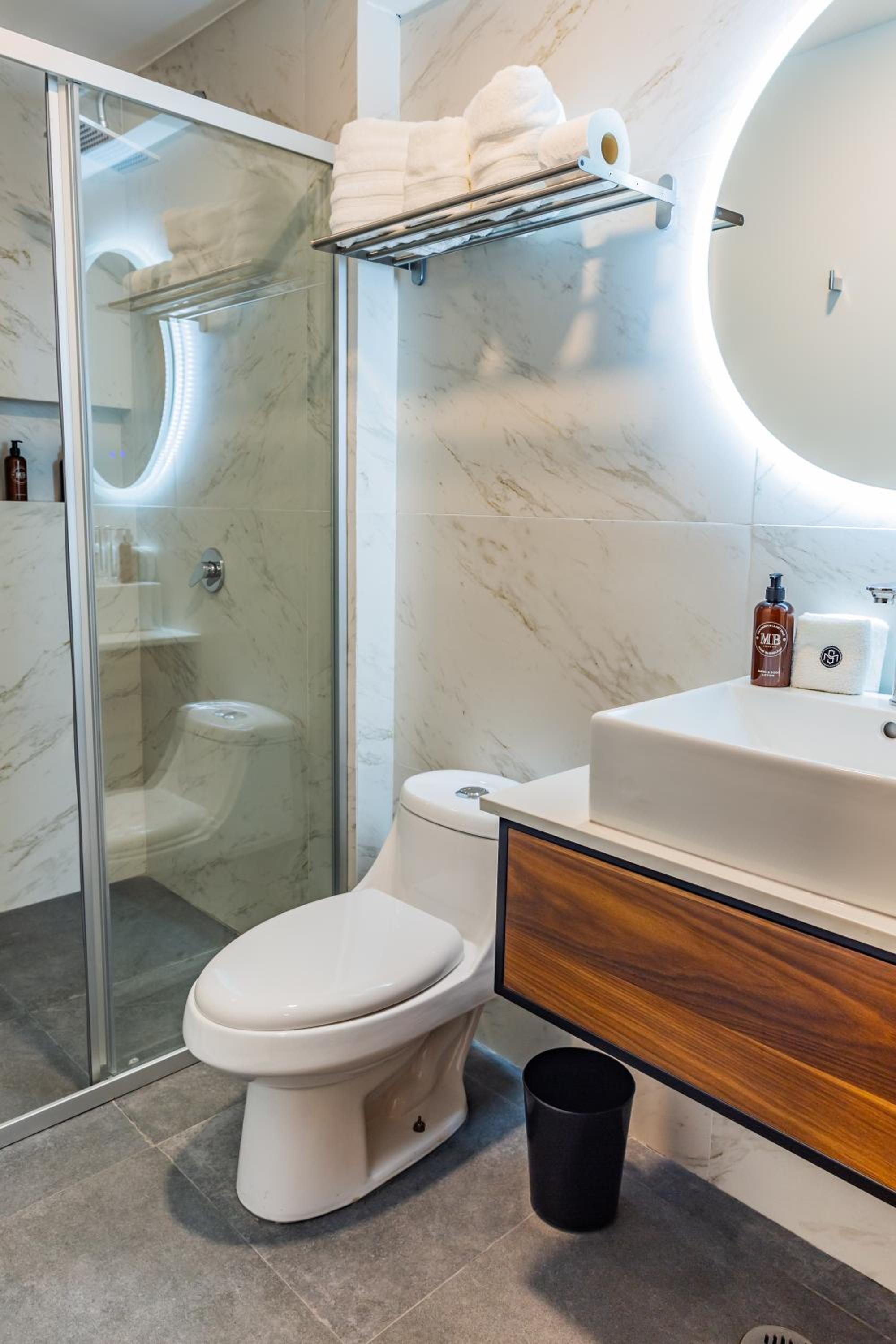 Superior Double Room with Two Double Beds - Photo 4