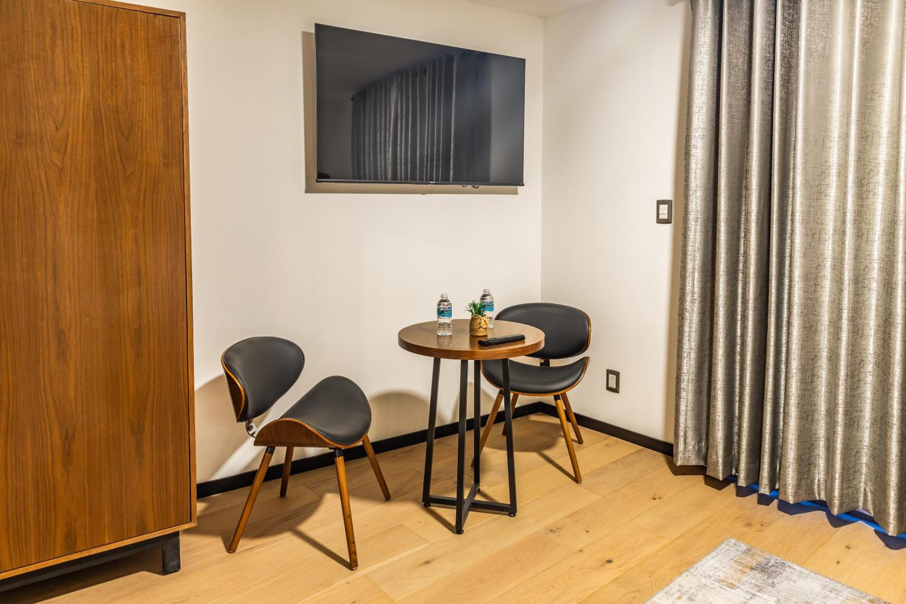 Superior Double Room with Two Double Beds - Photo 2