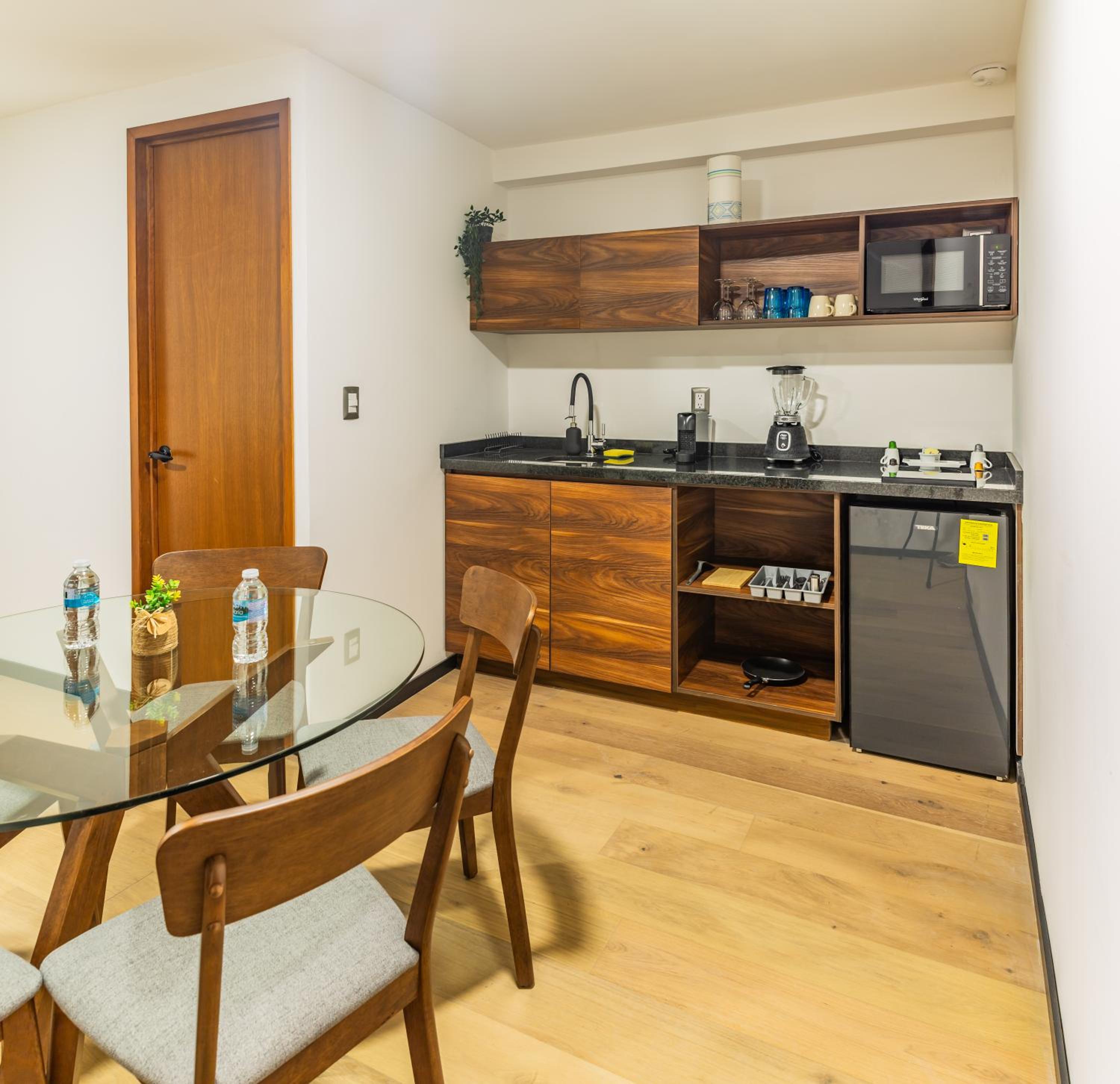 Superior Double Room with Two Double Beds - Photo 7