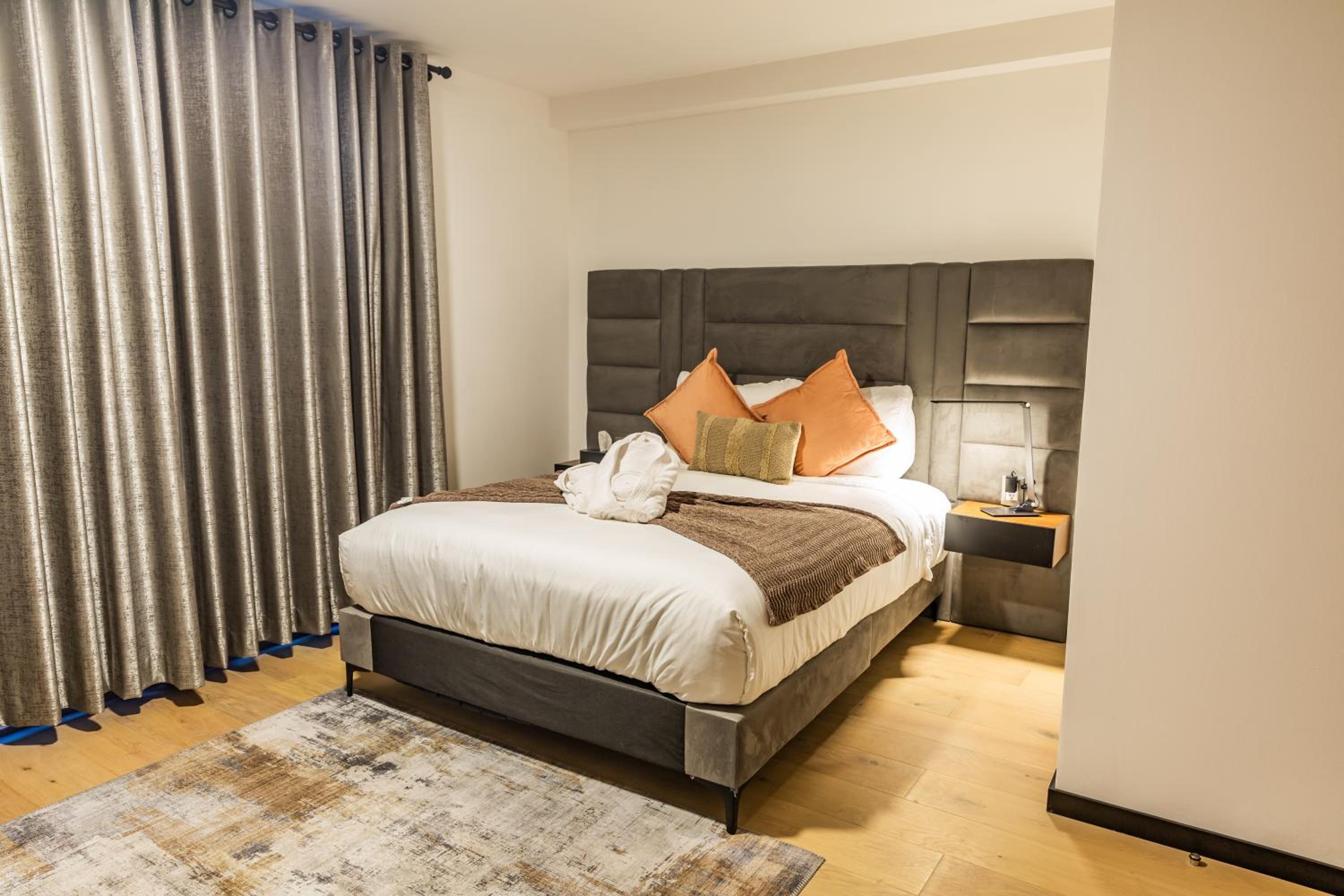 Superior Double Room with Two Double Beds - Photo 6