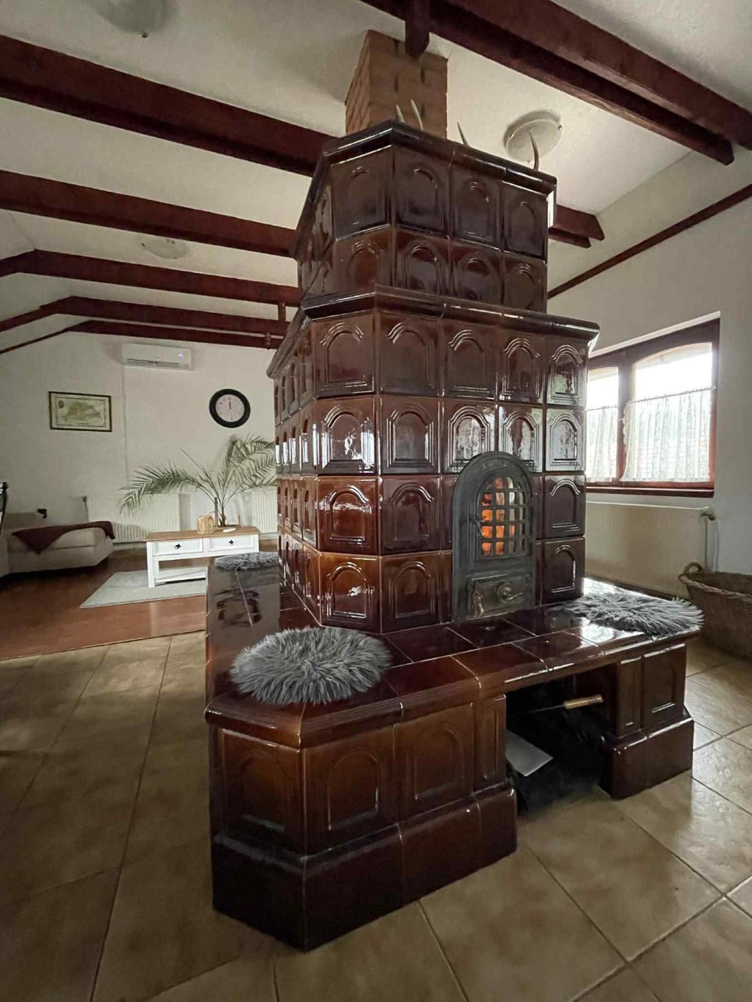 Seven-Bedroom House photo 2