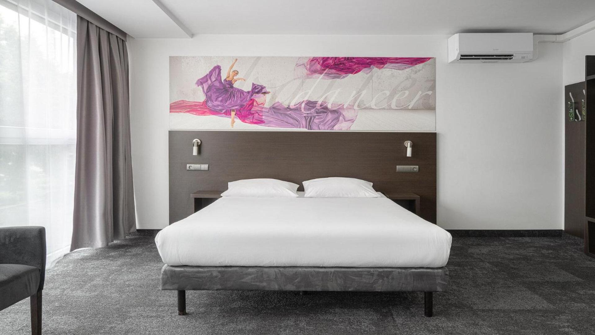 Deluxe Queen Room