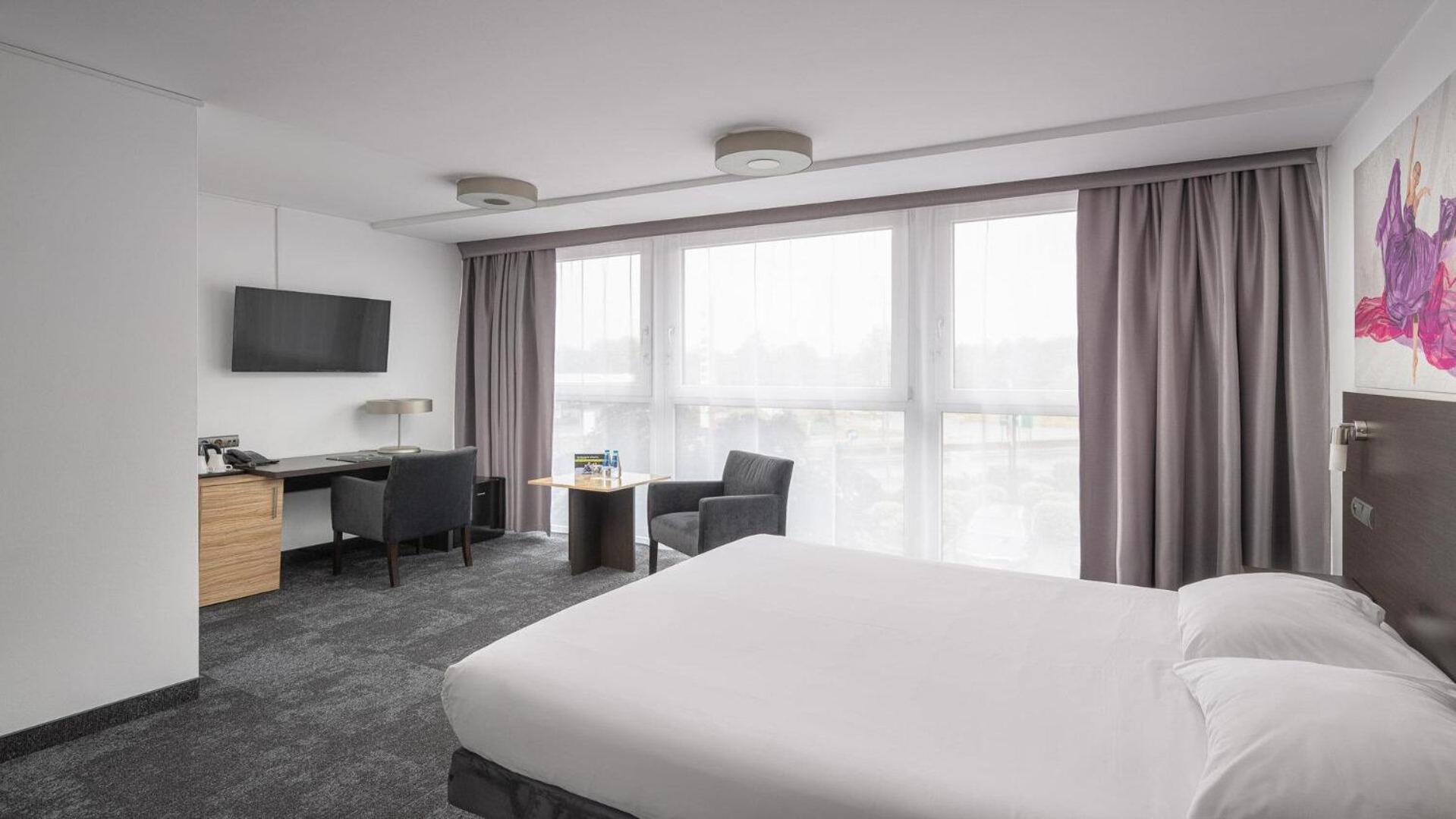 Deluxe Queen Room