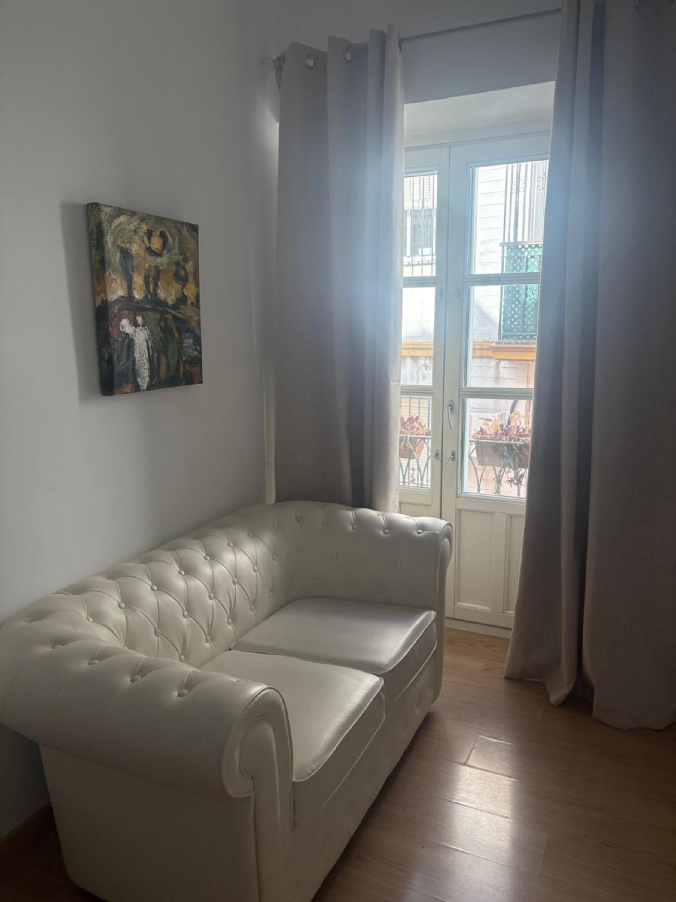Deluxe Double Room with Balcony - Photo 4