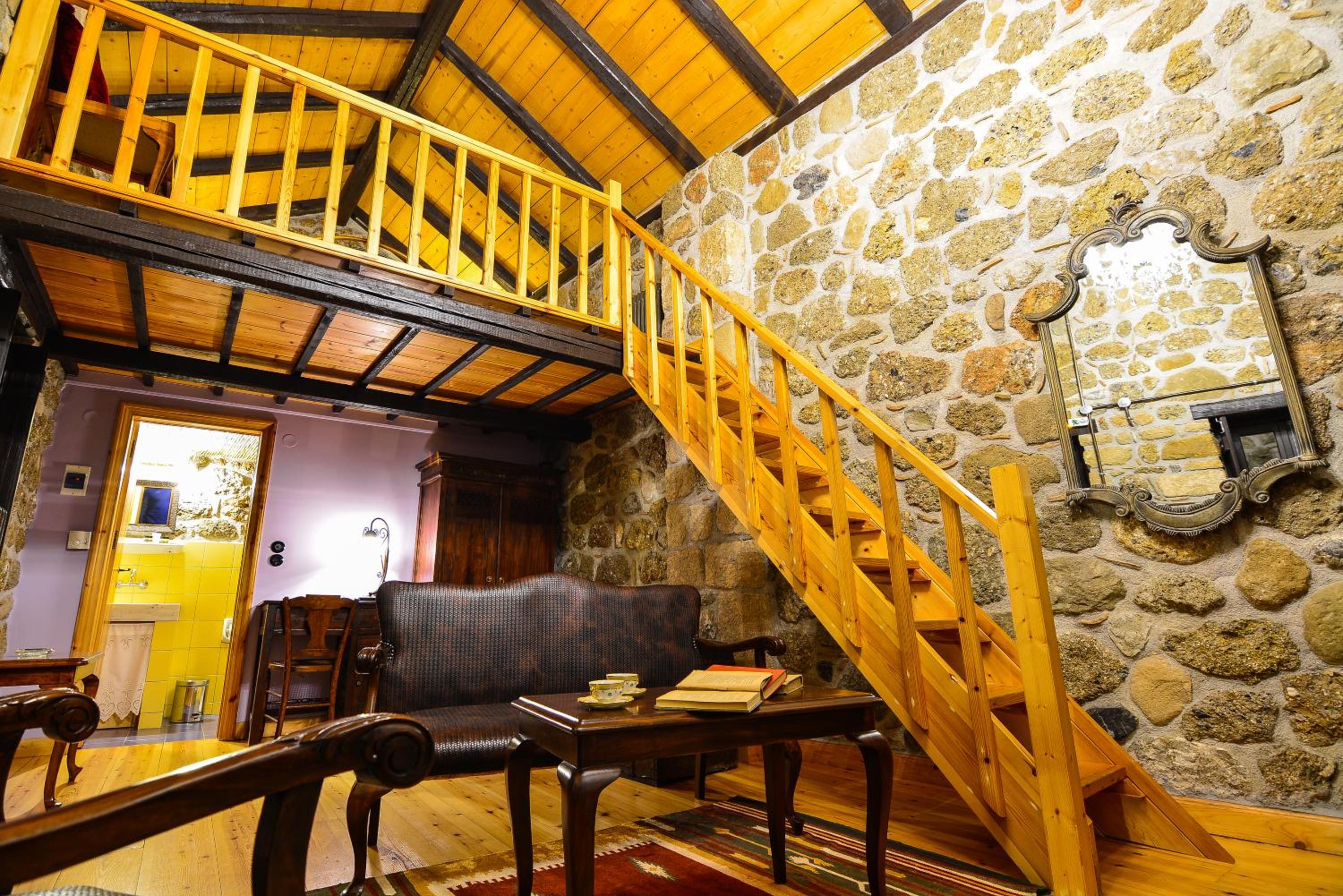 Split-Level Suite with Fireplace photo 1