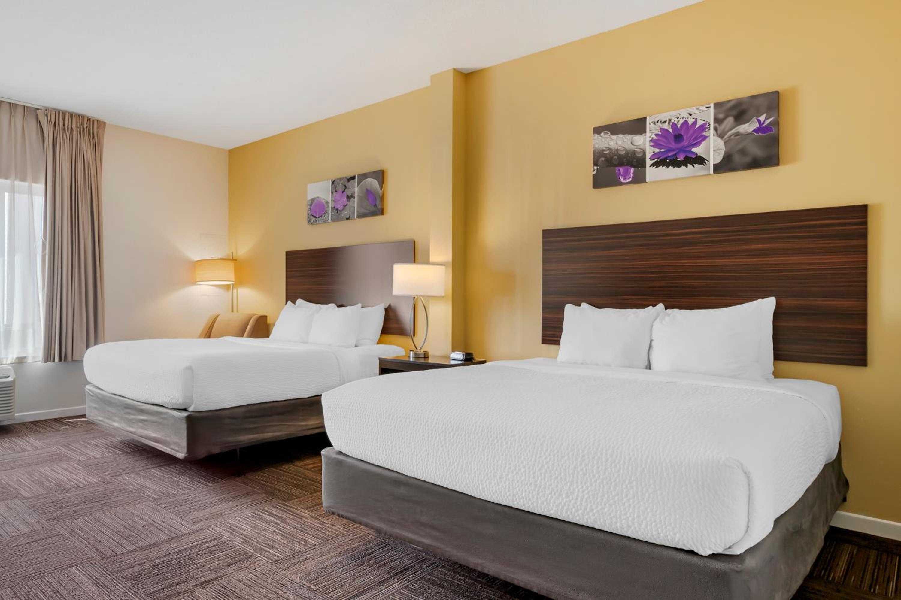 Queen Room with Two Queen Beds - Accessible/Non-Smoking photo 2