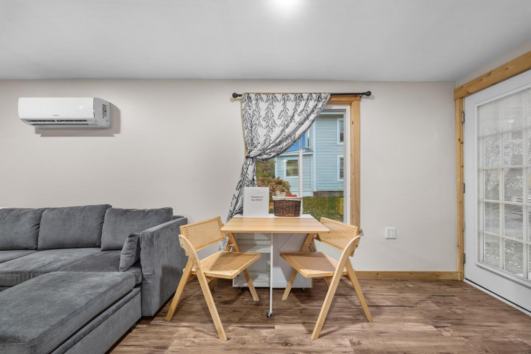 One-Bedroom House photo 2