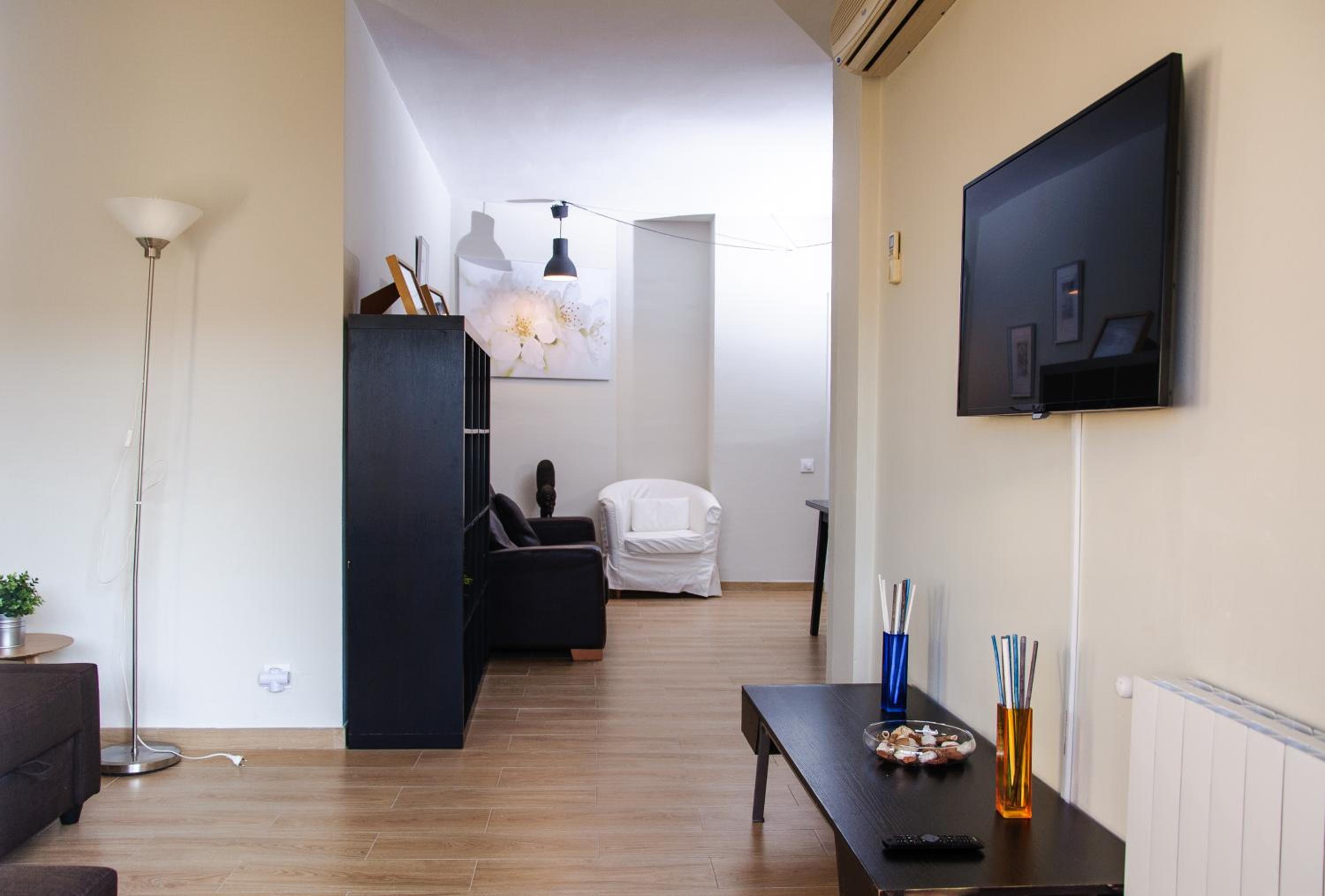 Apartment photo 2