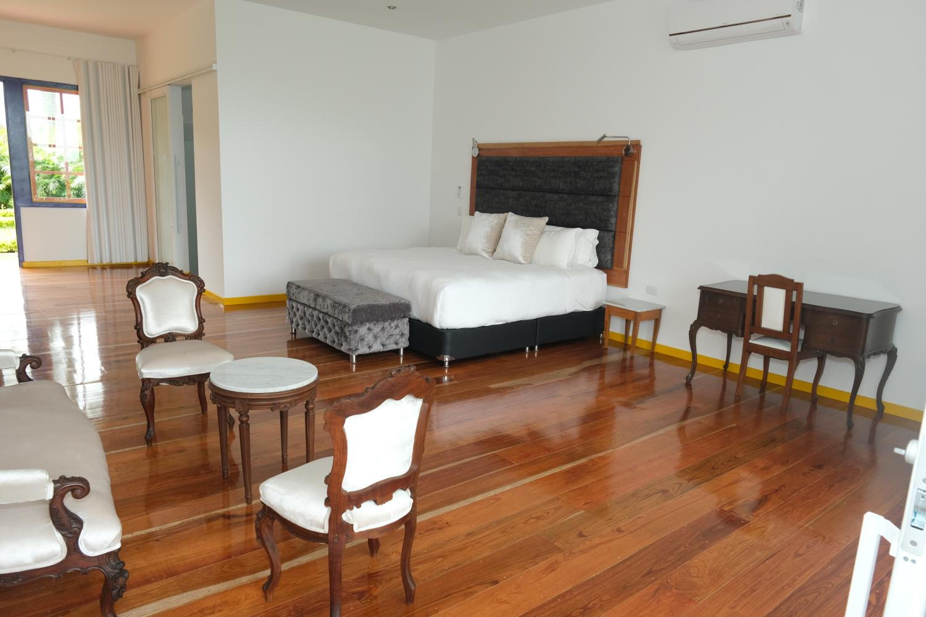 Suite with Hot Tub