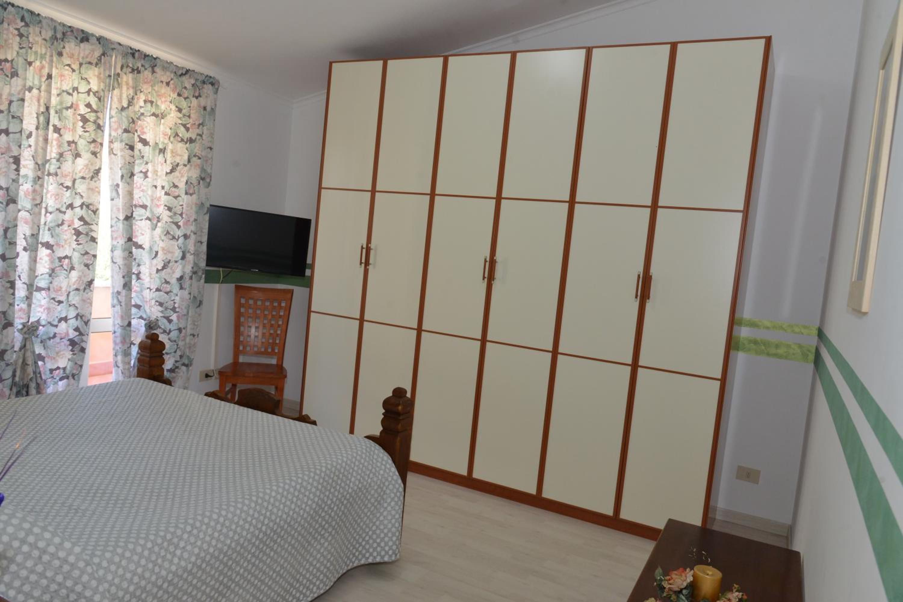 Large Double Room - Photo 9
