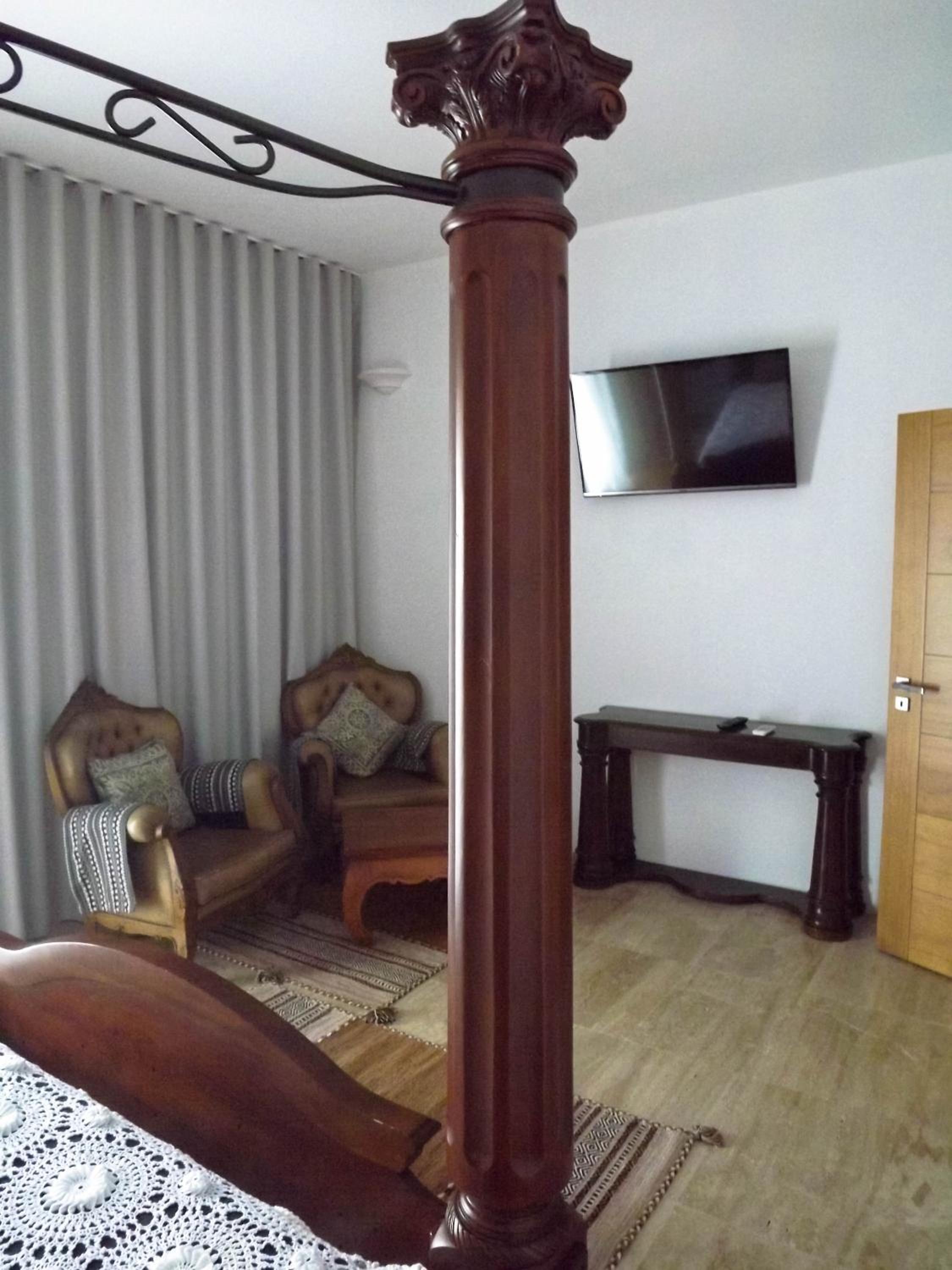 Queen Room with Pool View - Photo 1