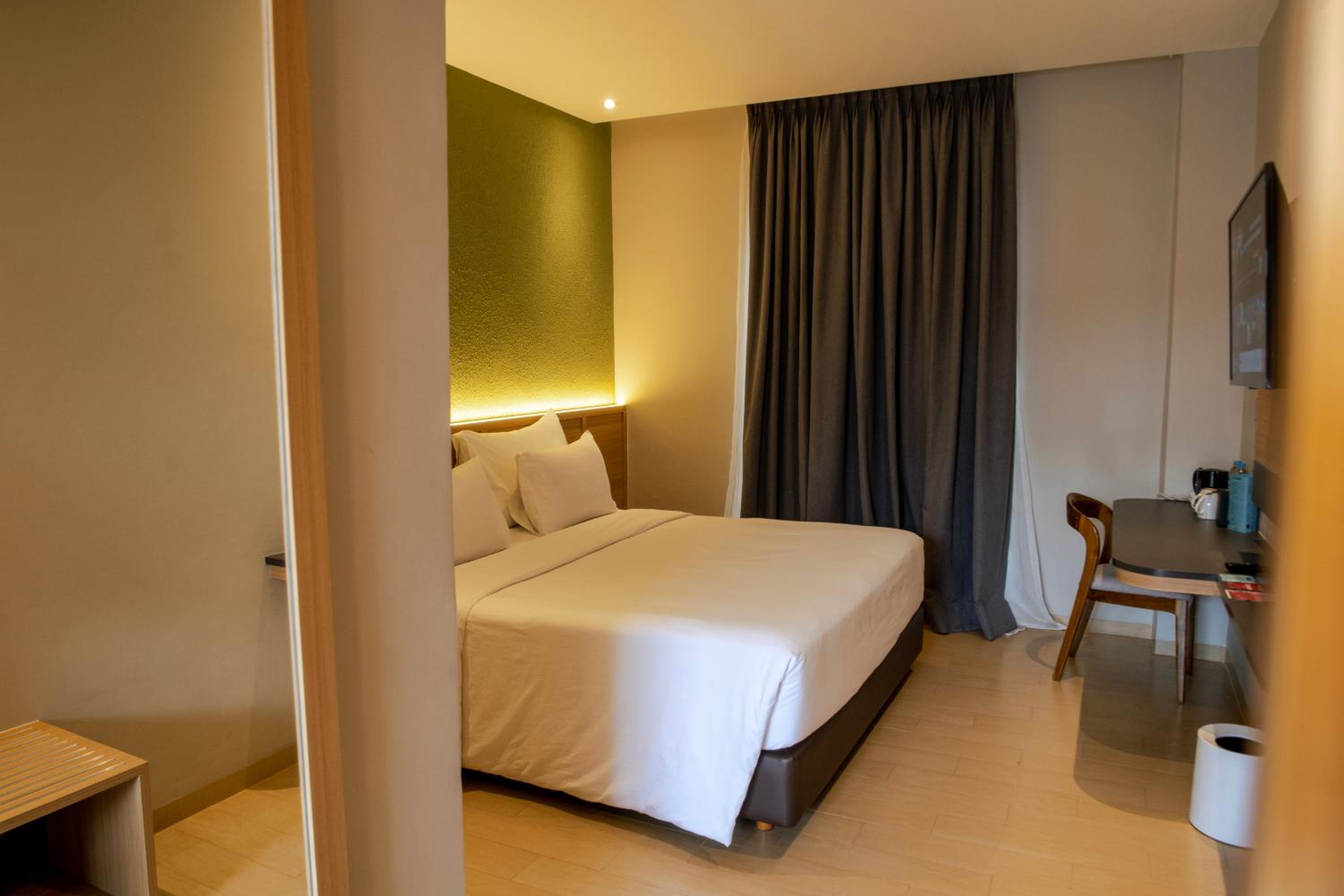 Deluxe King Room - Photo 3