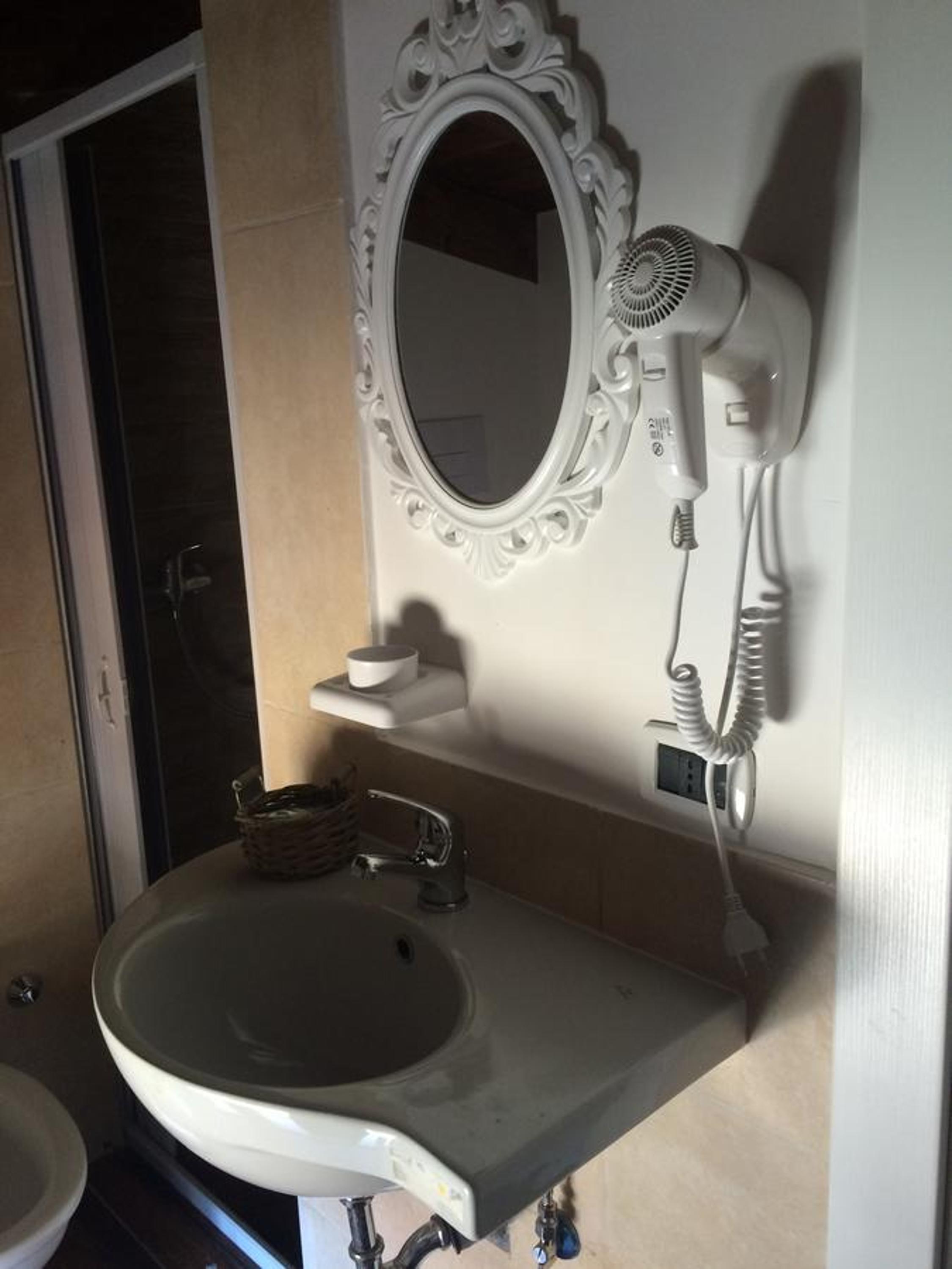 Triple Room - Photo 6